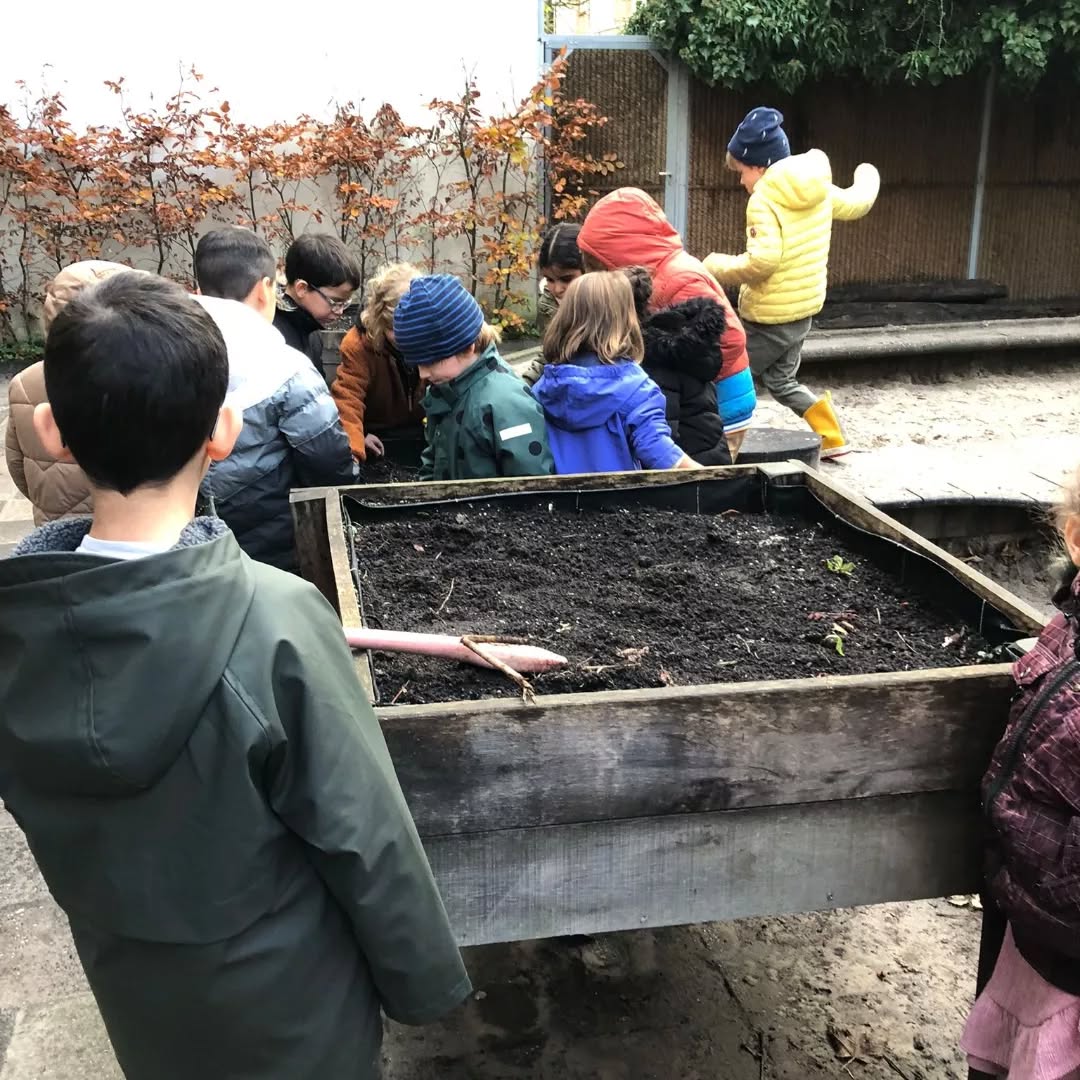 Bollen planten met groep 3 🌻🌺🌼