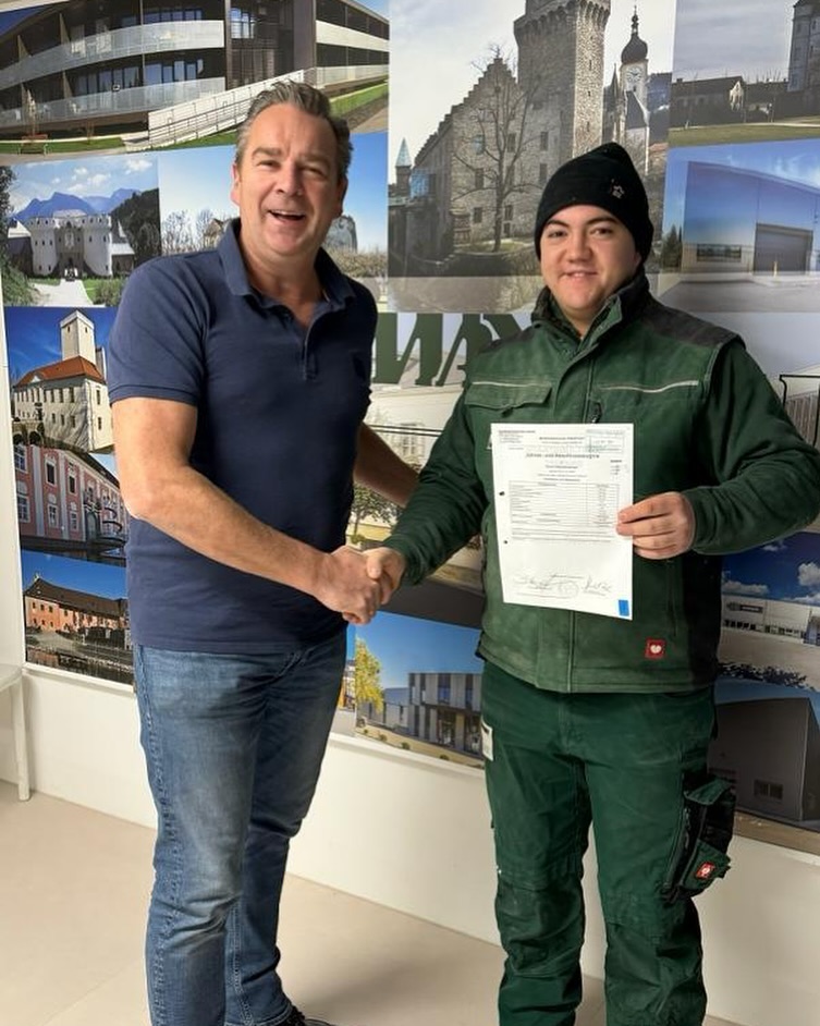 Wir gratulieren dir Simon Kimmeswenger sehr herzlich zu deinem ausgezeichneten Erfolg in der 4. Klasse! Wir sind stolz, Dich in unserem Team zu haben!
#lehrlingsschmiede #lehreambau #steyr