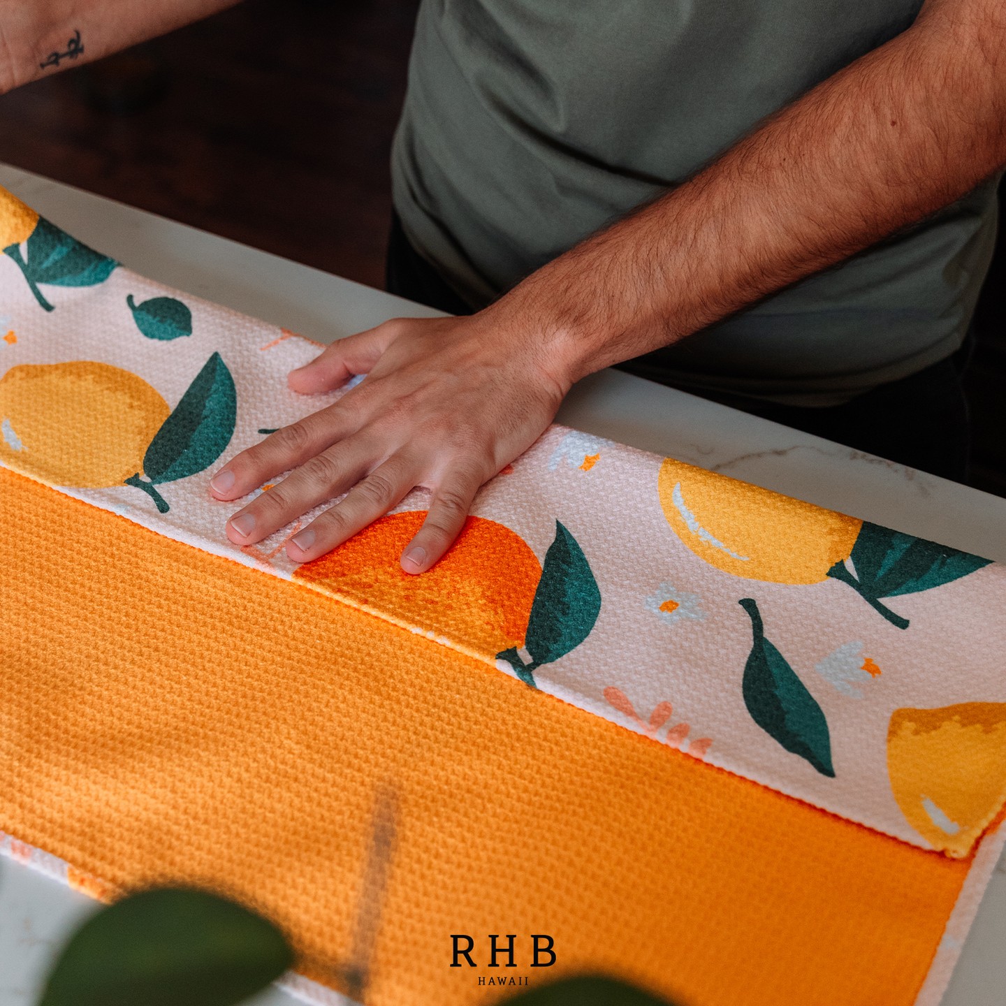 Say goodbye 👋 to old smelly tea towels in your kitchen and experience our quick drying, super absorbant and buttery soft waffle material tea towel now!
#dries3xfaster #rhbhawaiiteatowel #teatowel #kitchenmusthaves #quickdrying #superabsorbant