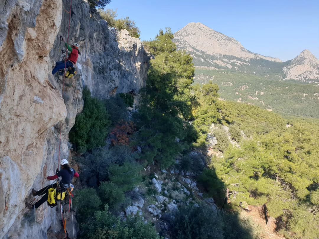 Yeni bölge çok yakında...
#routesetter : #öztürkkayıkçı @muminkarabas
#photography 📸 : Mustafa Nalbant
@yuksekteguvenli
@petzl_official
@yuksekisler
#climbing #rockclimbing #sportclimbing #bolting #rebolting #routesetting #newroute #newcrag #routemaintaince
#climber #rockclimber #climbingroutes #climbingcrag #geyikbayırı #geyikbayiri #olympos #çitdibi #akyarlar