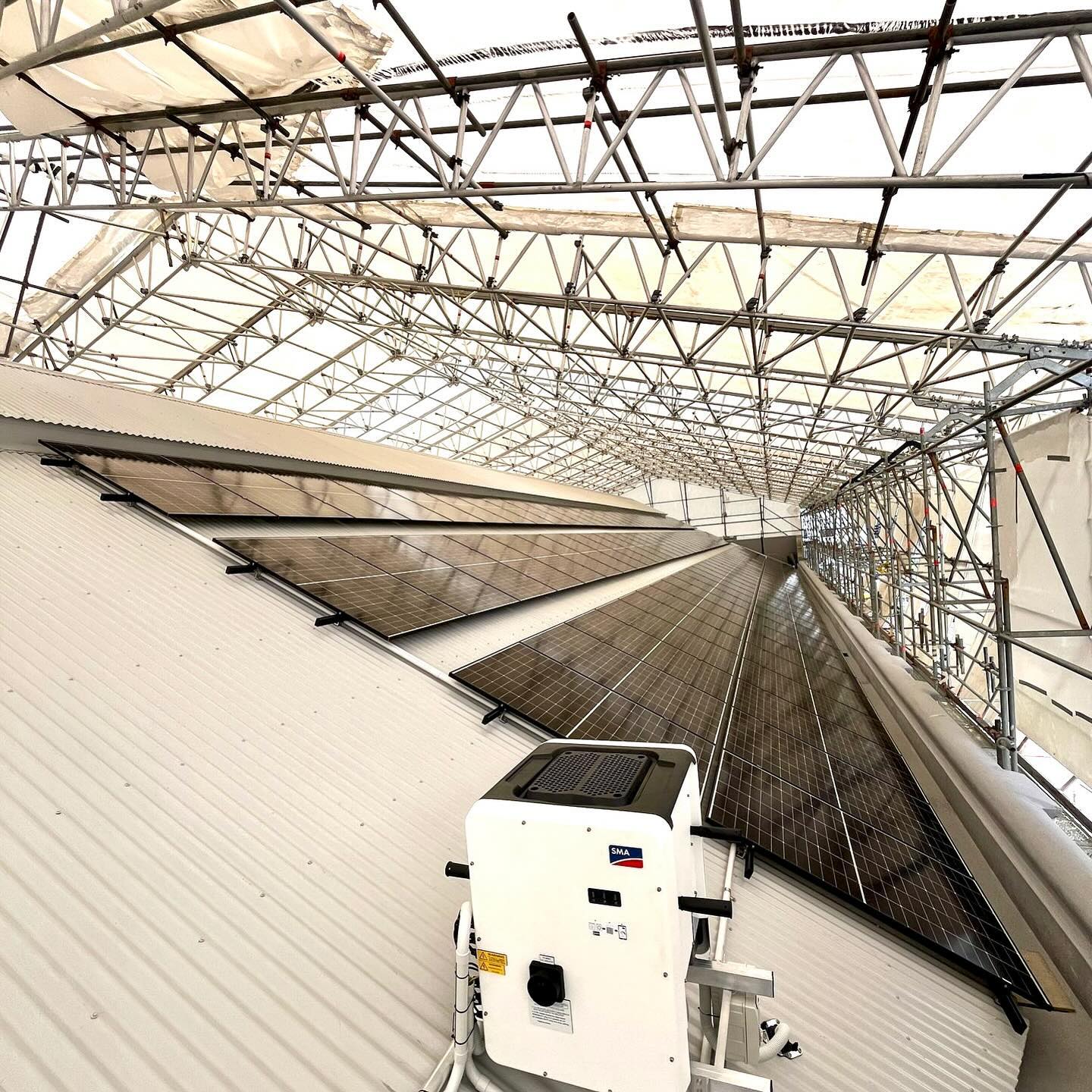 Massive Dunedin solar installation all complete for @bigsavefurnitureofficial
153 @trinasolar panels with an SMA 50kW inverterโฆ all connected, commissioned & tested. Well done boys! Special thanks to Damo & Connor for your sharp workmanship (as always) and fine company ๐๐ป