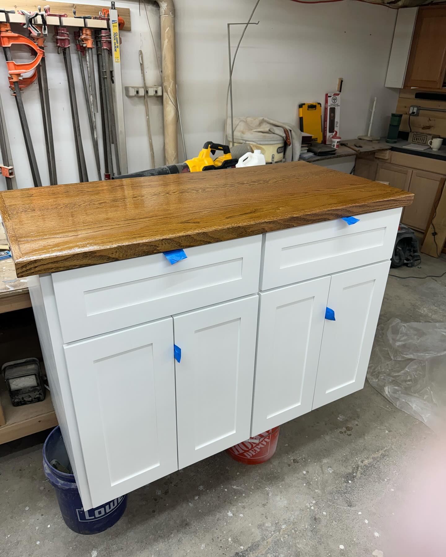 Built in ready to be installed tommorow. Stay tuned for finished product
#custom #cabinetry #elitemillwork #contractor #cabinetbuilder #redoak @fujisprayofficial @envirolak