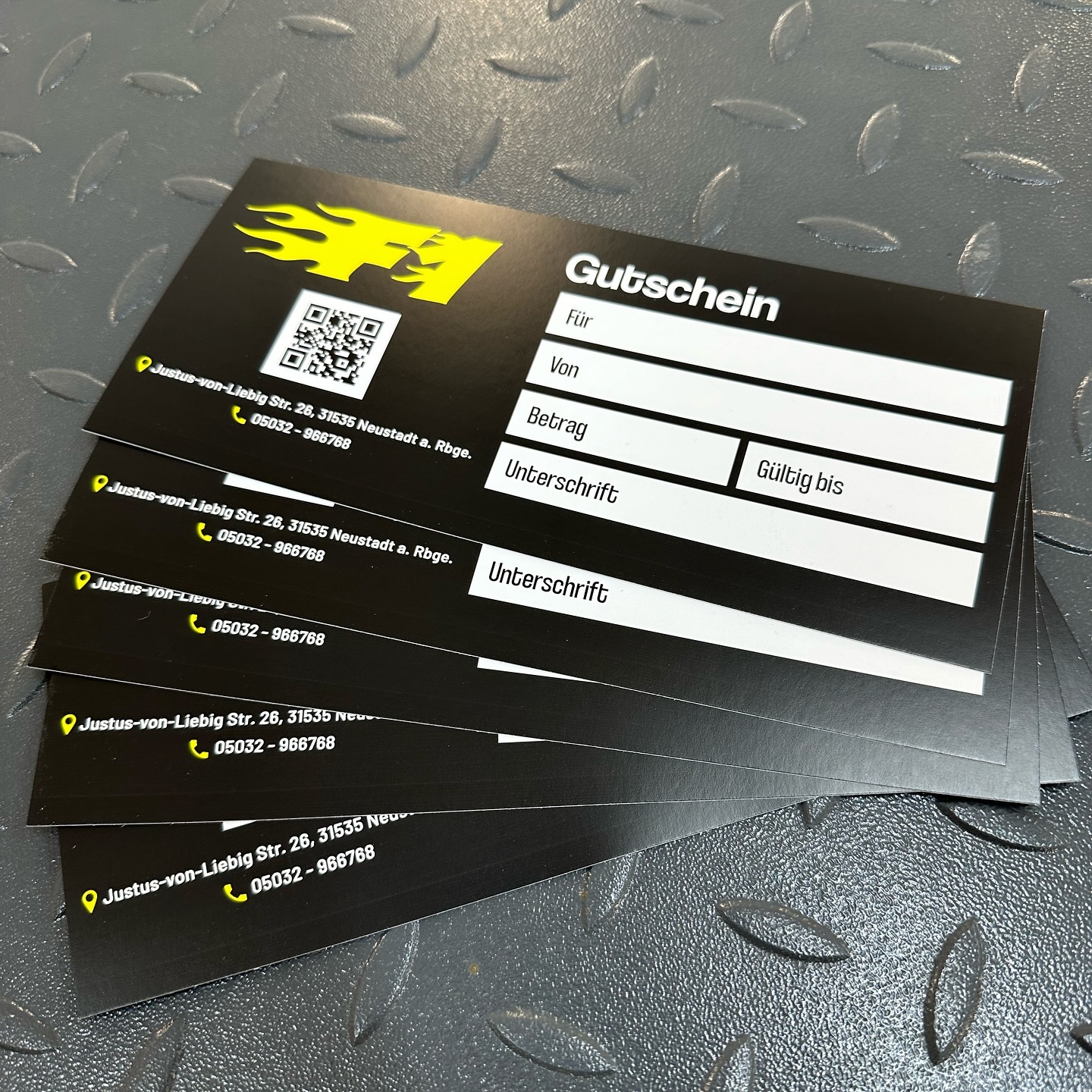 🎄✨ Das perfekte Weihnachtsgeschenk für Auto-Enthusiasten! 🎁🚗 ✨🎄
Unsere Gutscheine sind das ideale Geschenk für alle, die ihre Fahrzeuge lieben. 🎅🏻🚗
🌟 Unsere Gutscheine umfassen:
• Professionelle Autowäsche und Politur
• Keramikversiegelung
• Innenreinigung, uvm…
Bereitet euren Liebsten eine Freude und lasst ihr Auto in neuem Glanz erstrahlen. Kontaktiere uns gerne via E-Mail, Telefonisch oder per DM.
Frohe Weihnachten und eine glänzende Fahrt ins neue Jahr! 🎅🏻🚗✨
•
•
•
#Weihnachtsgeschenk #Gutscheine #Fahrzeugpflege #f1_fahrzeugpflege #autopflege #neustadt #nrü