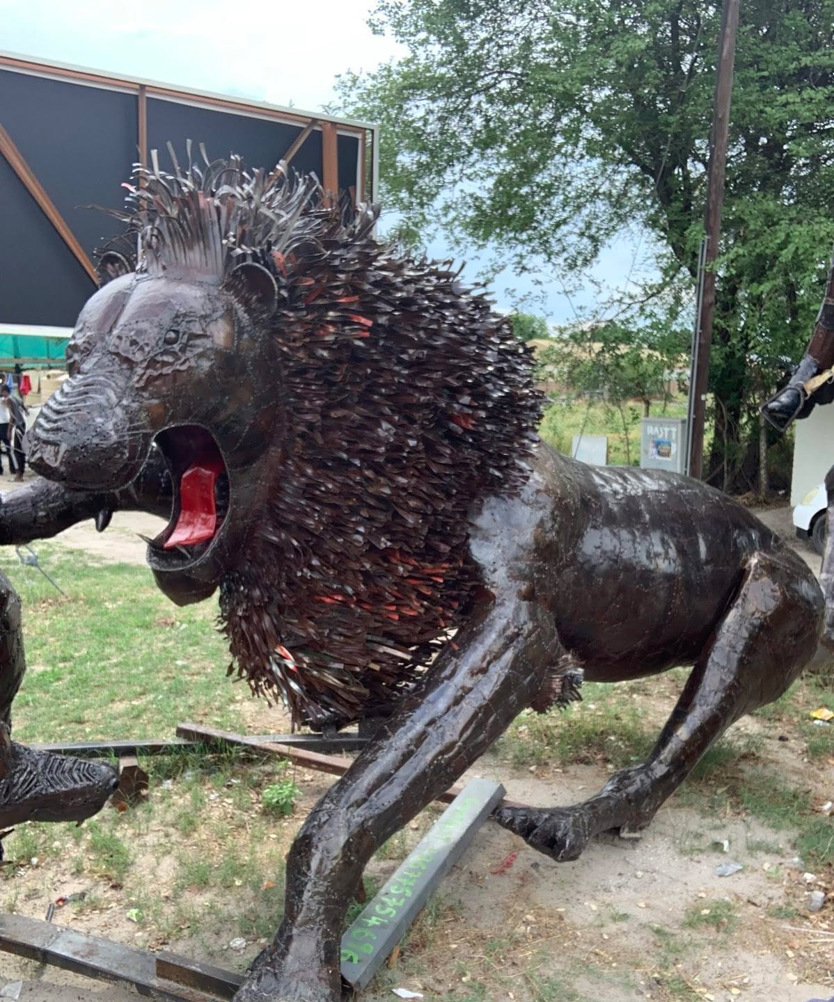 Les chefs d’œuvres d’artistes de Maun la cinquième plus grande ville du Botswana. La ville est située à l'entrée du delta de l'Okavango.
Www.lhommederio.fr. #riodejaneiro #joiedevivre #amitié #favela #elenao
#lyon #progres #beauté #population #christ #redemption #jeanpaulbelmondo
#beaute #samba #carioca #beaute #carnaval #christ #redemption #corcovado
#enfant #favelas #elephant🐘 #dieux #deus #amour #love #belmondo
#gang @faveladopaulinho #livre #enfance #belmondo #lhommederio.fr