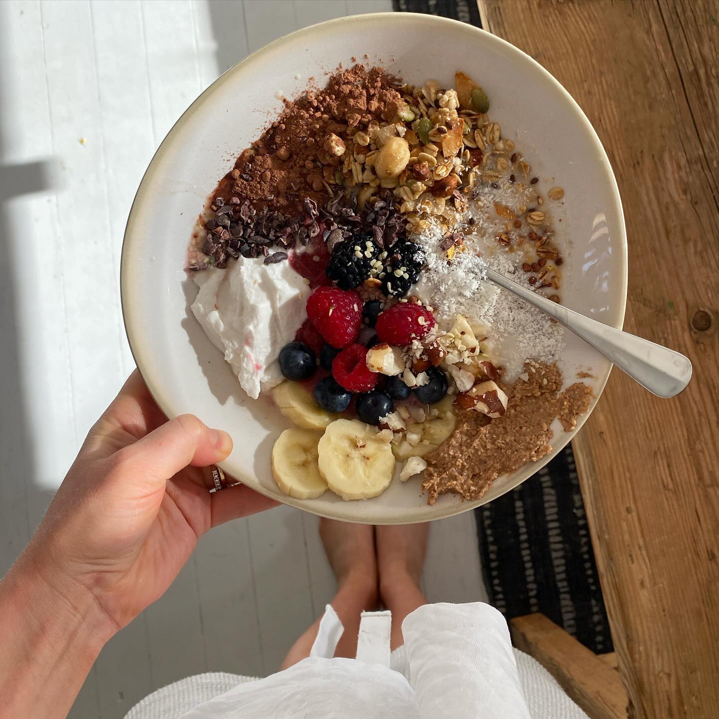 One thing you can do today to powerfully influence / positively change in your hormone health (not to mention your energy and moods!!!!) —> EAT BREAKFAST❣️❣️❣️
I can’t tell you how much this simple ritual will change your life, especially if you are a menstruating woman and ESPECIALLY if you are having caffeine first thing in the morning. This my friends is not setting you up for success 🙅🏼♀️
The influence is first on our adrenal glands - your body sees fasting / skipping meal as a stress AKA a threat to the body meaning cortisol is thrown into the body and following blood sugars which can cause a spike and crash in those energy levels. Intermittent fasting has a huge amount of research for anti-aging and metabolic disorders such as type 2 diabetes but in the context of a woman who wants a regular period, energy, a healthy gut and balanced moods this is typically not your guru.
Make sure your breakfast is always a balance of macro and micro nutrients - and don’t ever forget your protein (I’m talking to my piece of Vegemite toast on the way to work gals 💁🏼♀️🍞)
Turn your breakfast into art. Make it a rainbow with plant pigments - this is how you know you will always be eating a variety of minerals and vitamins that work to keep your body thriving and in balance ✨