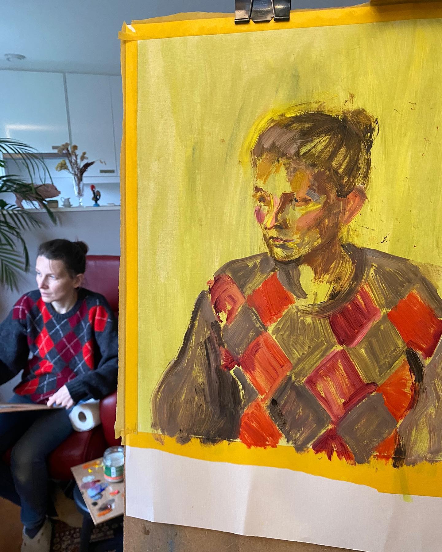 From home to gallery “Caroline”.
Oil on paper, 50 x 32,5 cm.
Now displayed at @kunstruim.
Open every Wednesday until Sunday 12:00-17:00 at Jodenbreestraat 25 in Amsterdam.
Until 14th of January 2024.
#paintingfromlife #reallifepainting #portrait #artsy #dutchart #reallifeportrait #portraitpaintings #caroline #portret #schilderennaarwaarneming #art#artoninstagram #artistoninstagram #liliehsia