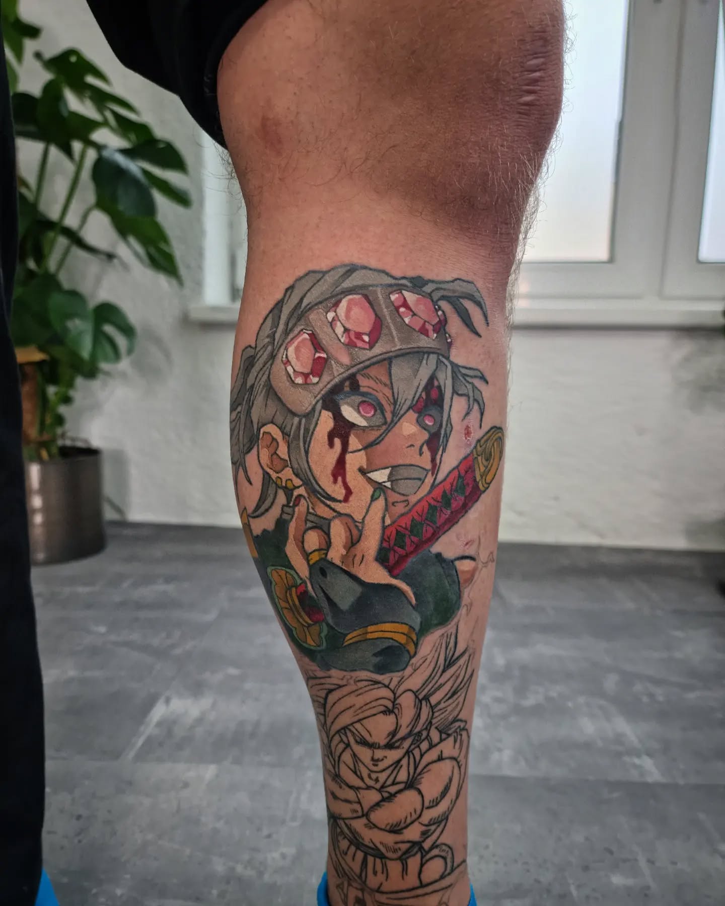 Uzui Tengen 😍
I was finally able to continue with Uzui Tengen and am already looking forward to the next sessions on this leg! The photo was taken the day after the tattoo session... big thanks to @seeberjulian 🫶
#anime #animetattoo #demonslayer #uzuitengen #colourtattoo #animemasterink #tattoo #inkjecta #demonslayertattoo