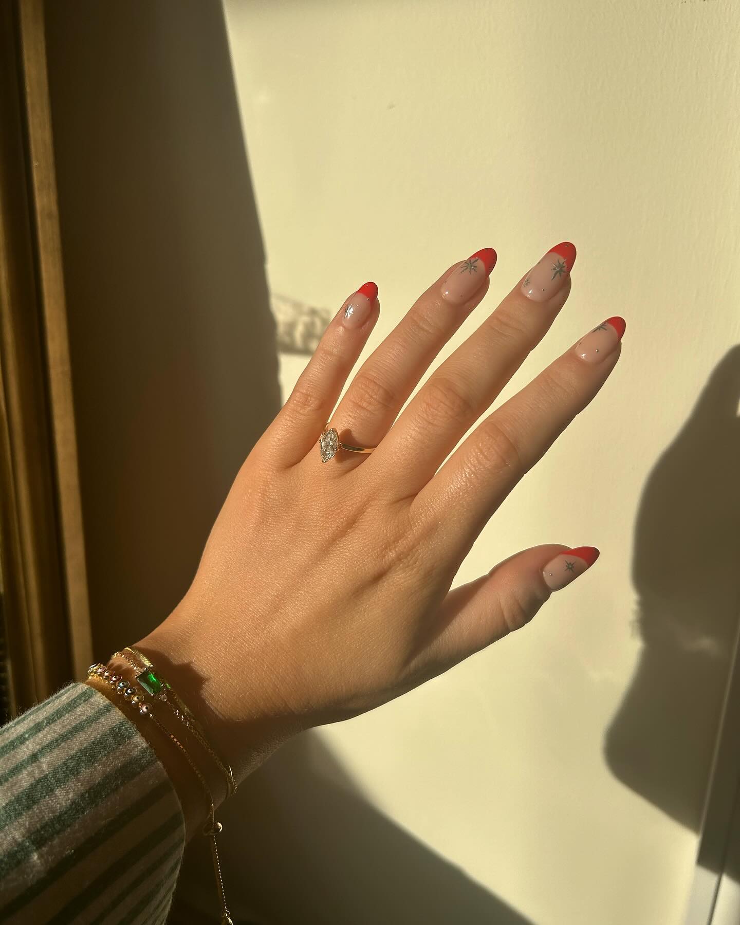 Back on my mani bullshit. I hate red nails on me but I’ll partake in a red tip for Christmas 🤶🏻 Using @14_day_manicure Lipstick Red and @the_gelbottle_inc Mirror Chrome ✨