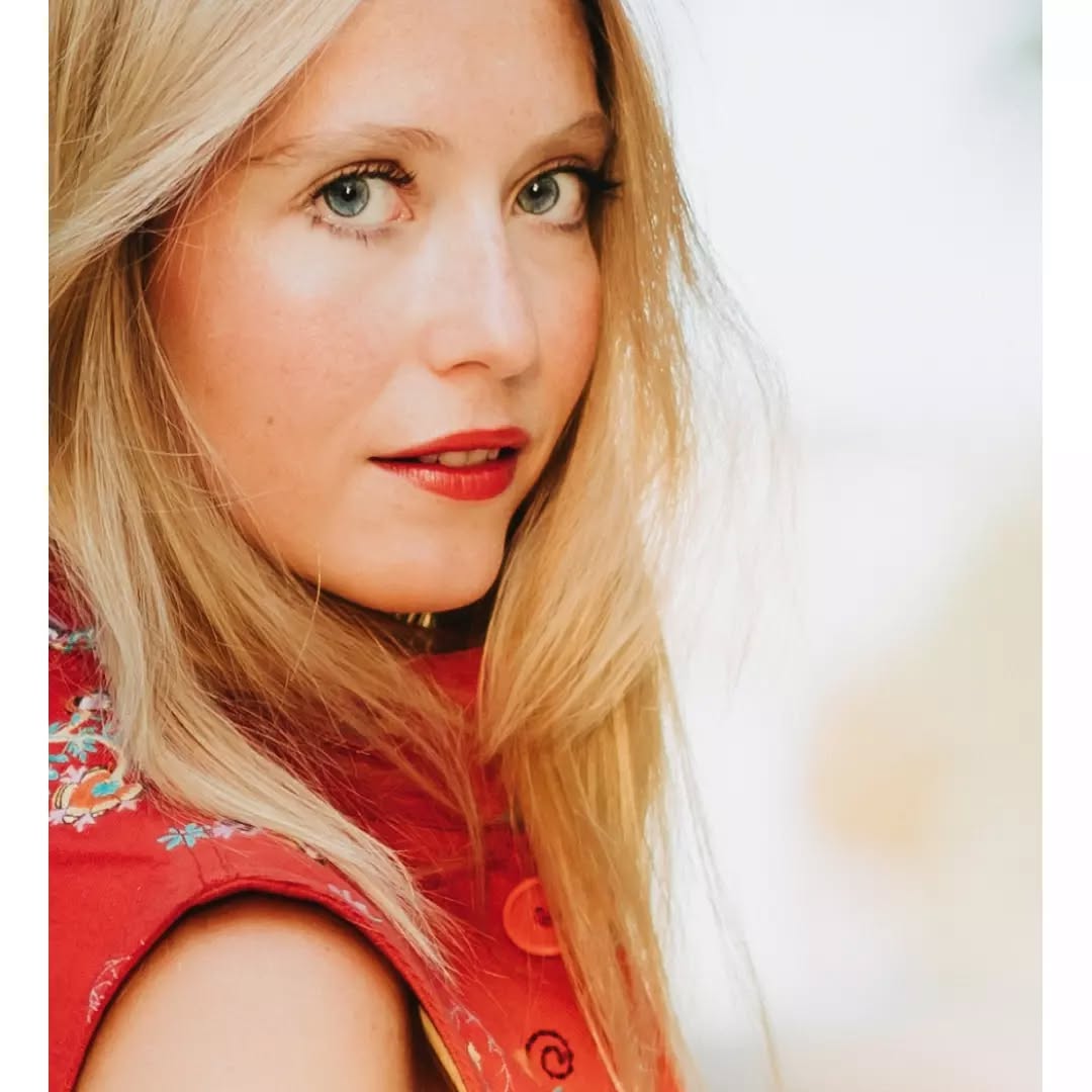 Séance portrait et douce lumière de début de soirée estivale avec @octalife_
.
.
.
#portrait #photoportrait #portraitfemme #seancephotoparis #photographeportrait #photographeportraitparis #shootingphoto