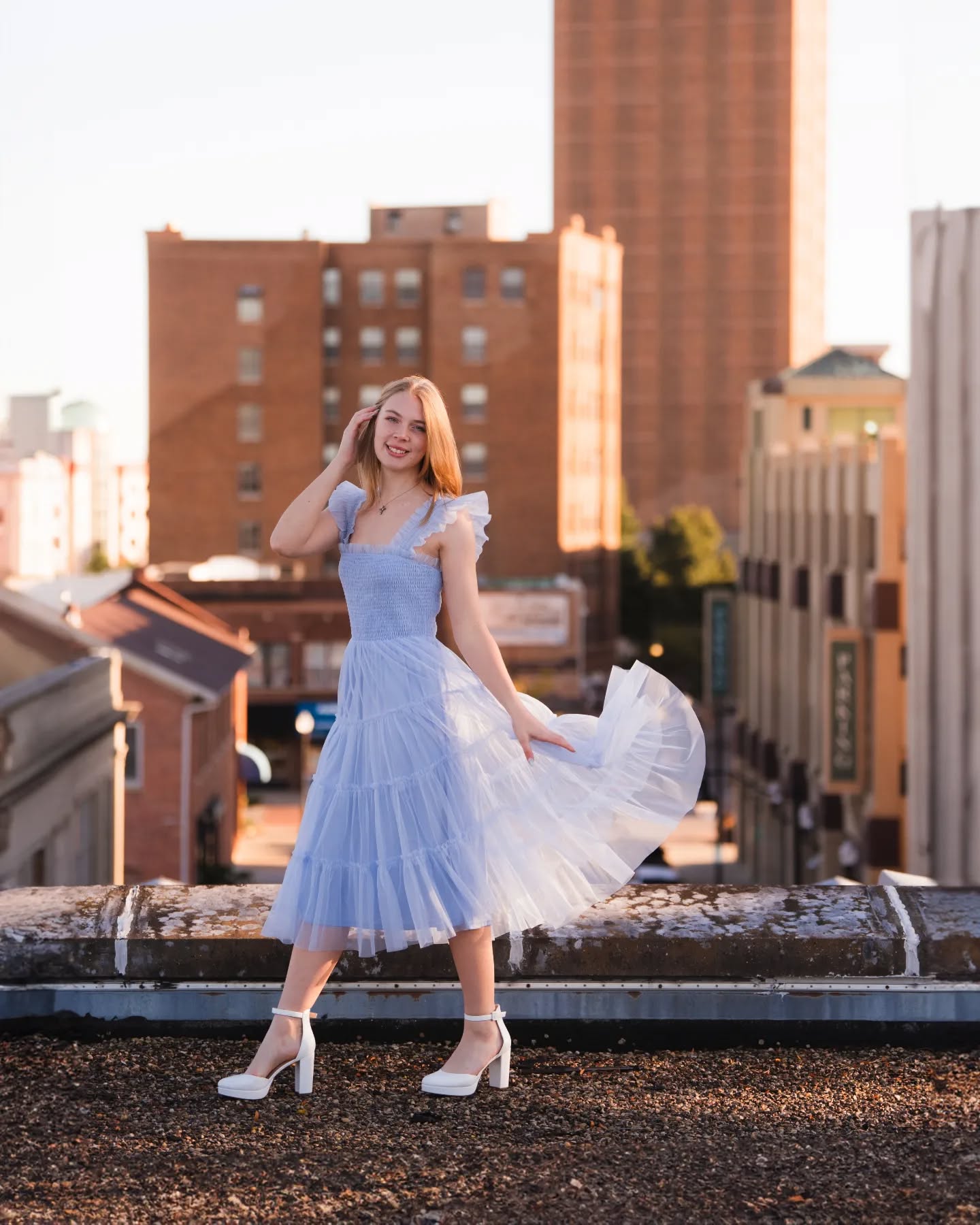 Thinking back to fall and this rooftop senior session with @maddie_witte22. Rooftop shoots are a new fav. Not pictured: mom slightly freaking out behind me.
#seniorpictures #auroraillinoisphotographer #downtownaurora #portraits #rooftop #seniorphotos