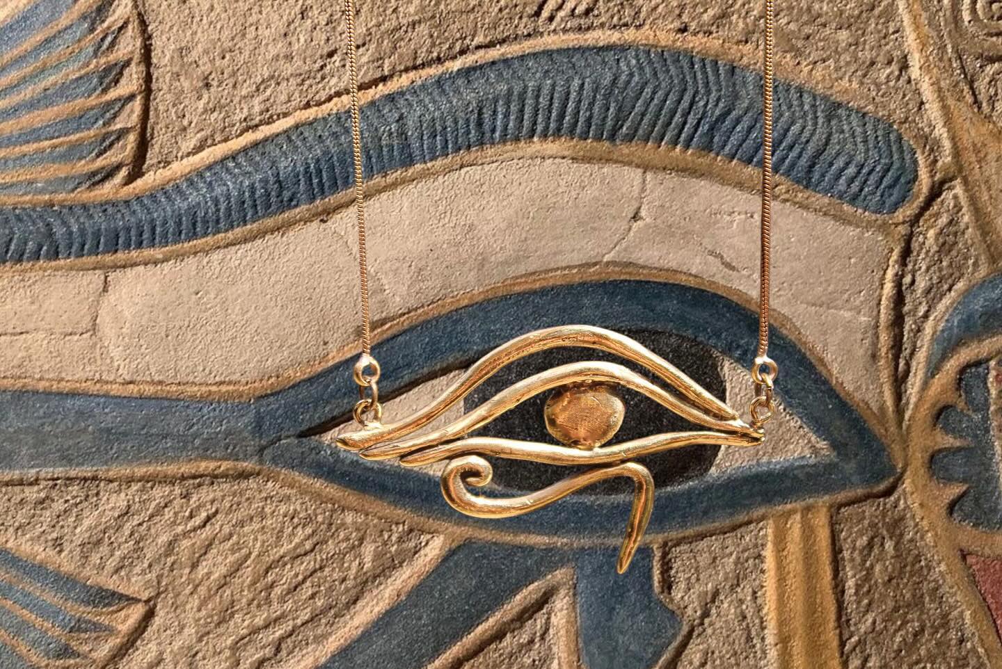UDJAT // Ra & Horus eye •• 𓁼
PROTECCIÓN • SANACIÓN • RENACER
Deseo que estos 3 atributos impregnen estas fechas y el nuevo año ✨🎄 mucho amor
#merrychristmas #christmas #beinspired#christmasjewelry #jewelry#jewels#handmade#madewithlove #imadeit#artistoninstagram #art#jewelrydesigner #jewelrygram #jewelrydesigner #metalsmith #metalsmithing #metalsmithsociety #ancientjewelry #greekjewelry #ancientegypt #spiritual#spiritualjourney #yoga#yogagirl#yoginis #yogini