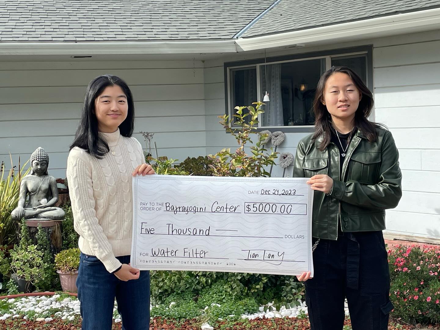 With the semester coming to an end, the Tap team has raised $5000 for the Vajrayogini Meditation Center! The money raised went towards replacing the water filter at the center to provide their students with clean water, and the leftover money was used to buy food and water for local homeless. Thank you to everyone for supporting us and to all the donors who have made this possible🚰💕
Happy Holidays from the Tap team!