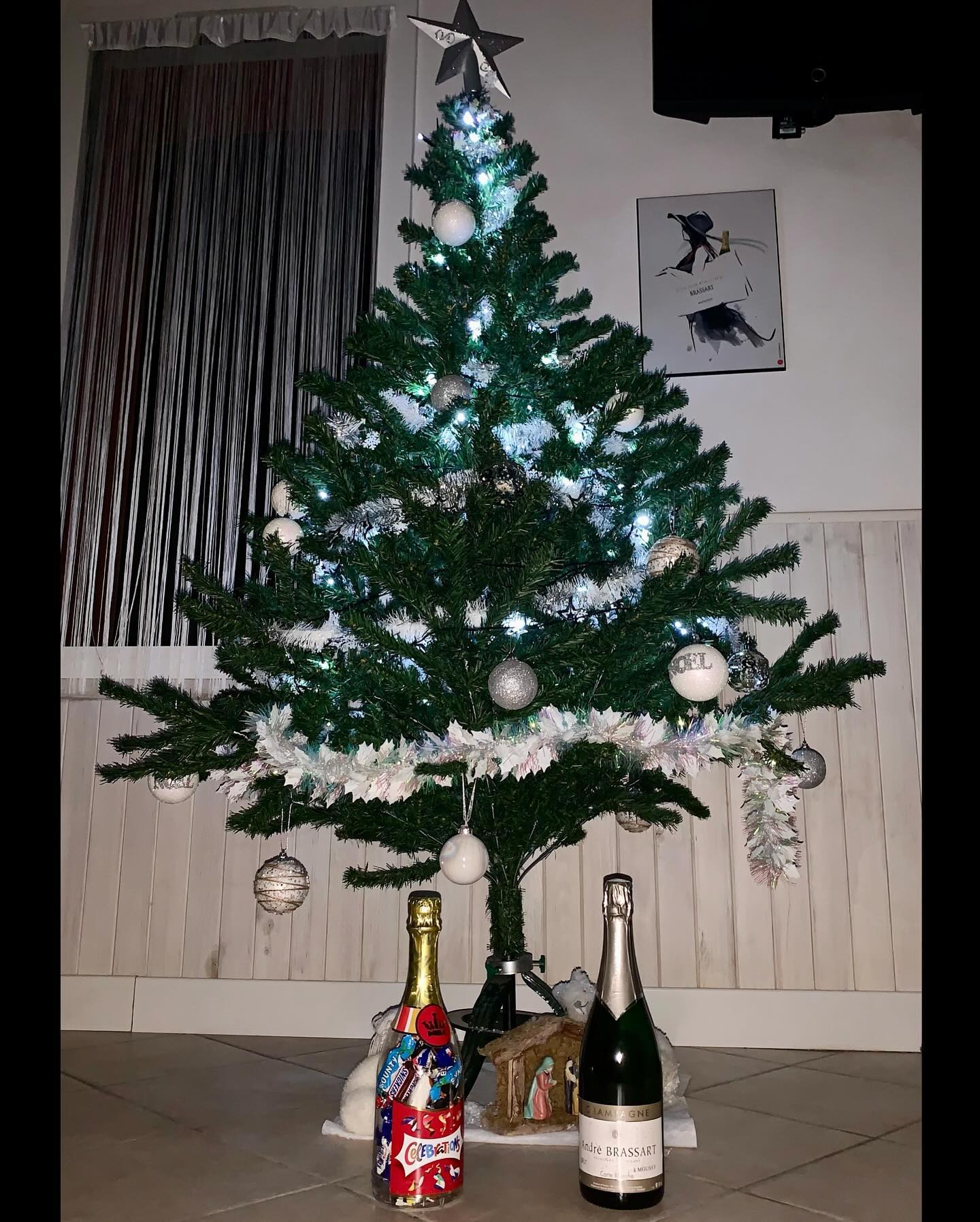 Le champagne Brassart vous souhaite un Joyeux Noël et espérons que la bonne bouteille est arrivée sous votre sapin !
#champagne #champagnebrassart #blancdeblancs #noel #christmas