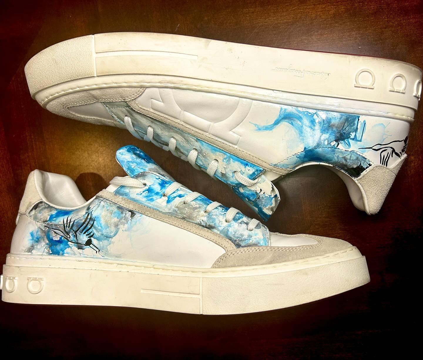 custom Ferragamo sneakers🩵🪽
#splatterpaint #splattercustoms#customsneakers #nikeairforce1 #customnikes #nikeaf1 #ferragamo #oneofakind