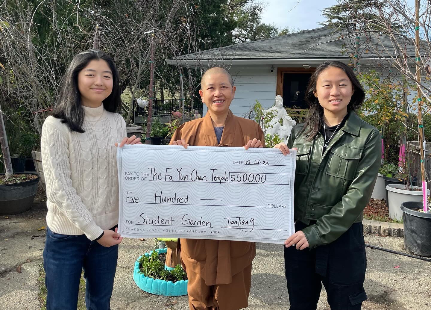 On December 24th, the Tap team donated $500 to the Fa Yun Chan Temple to help them with purchasing new plants for their student garden. A huge thanks to our members that helped us fundraise this year and also for coming out to assist with in person renovation work! 🪴💚
