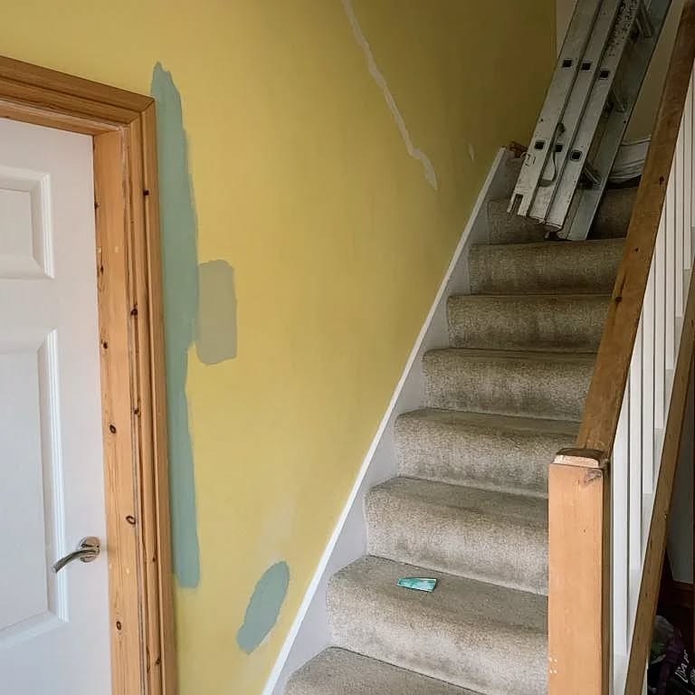 A fresh lick of paint, giving it a whole new look for this hall, stairs and landing.
Based in Rainworth covering Nottinghamshire.
.
.
.
.
#PainterAndDecorator #InteriorPainting #HomeRenovation #TransformYourSpace #PritchardPropertyServices #MansfieldDecorator