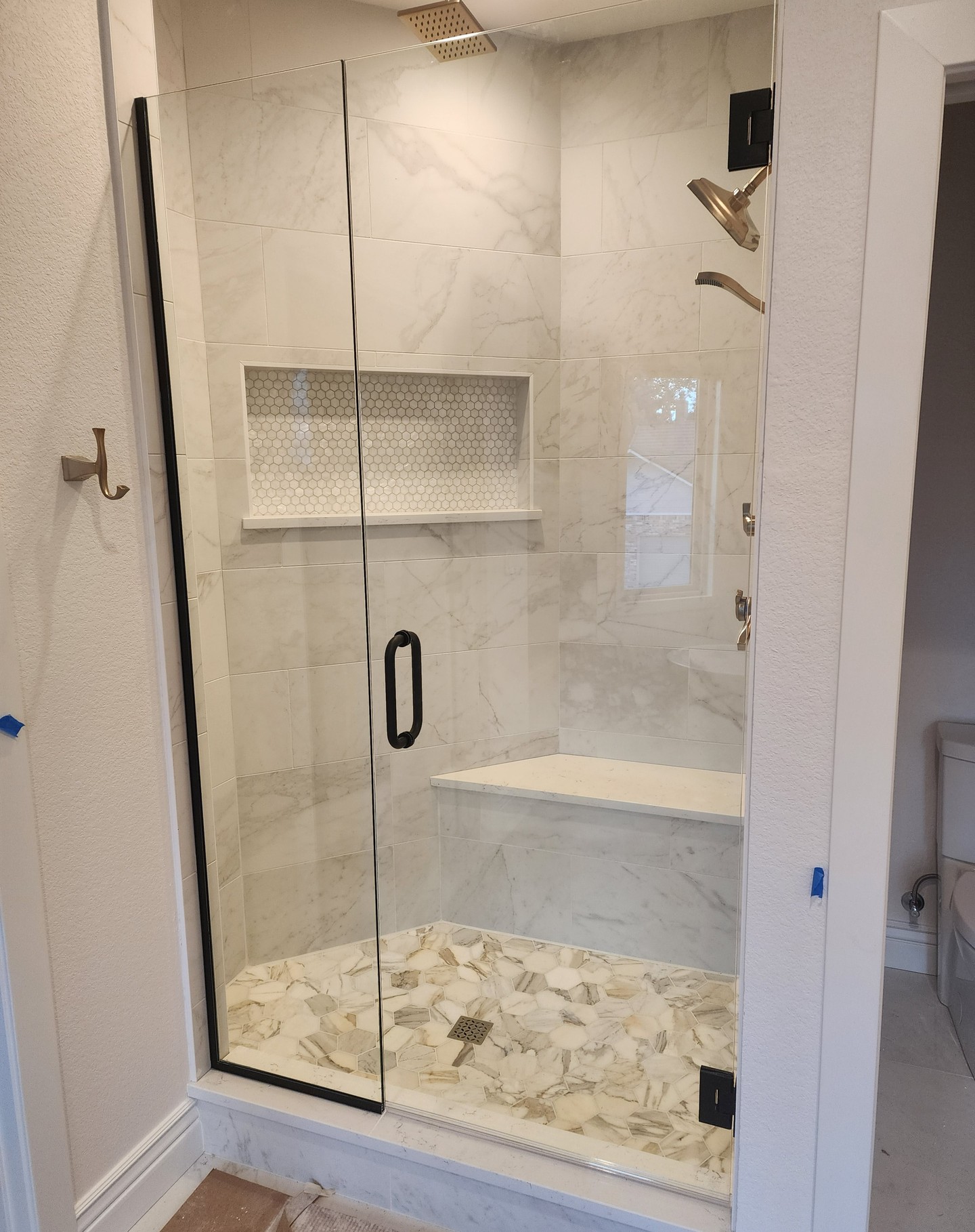 Transform your space with Key Construction's exquisite tile services. Elevate your surroundings with precision and style. Visit key-construction.org or call 720-419-5360 to schedule your consultation. Your dream space awaits! ✨🔨 #KeyConstruction #TileMasters #porcelain #denvertiles #shower#schluter#denver#colorado#tile#remodeling#largeformatporcelane