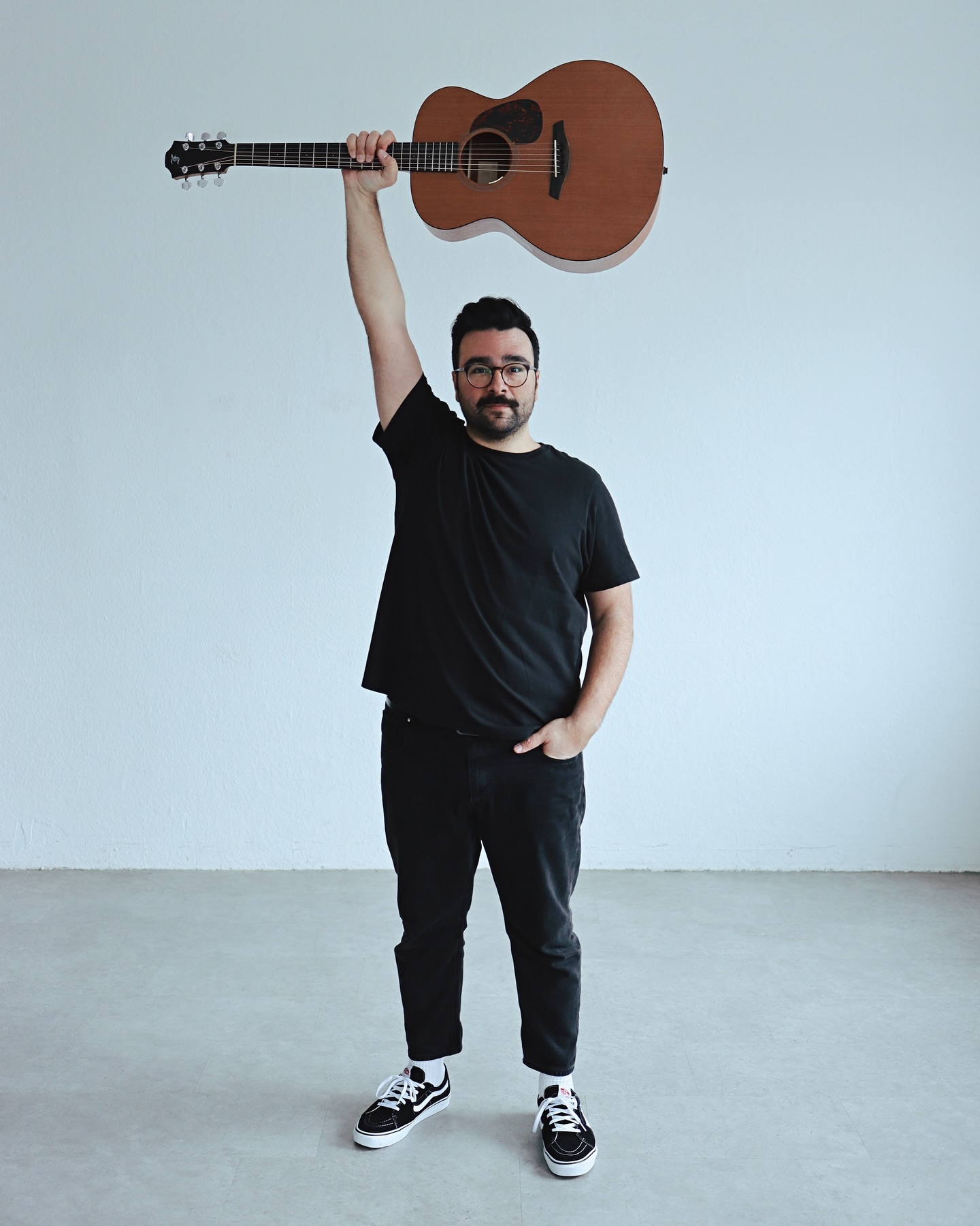 Danke!!!
Auf diesem Weg bedanke ich mich bei allen Brautpaaren, Weddingplannerinnen, Veranstaltern, Eventlern, Unternehmen, Kolleg:innen, Locationbesitzern und Freunden für all die großartigen Momente in 2023. Danke, dass ich meinen Teil zu solch großartigen Augenblicken beitragen durfte. Es war ein verrücktes Jahr mit vielen Höhen und einigen Tiefen. Ich habe viele neue Menschen kennengelernt und tolle Erfahrungen gesammelt, die mich wieder ein stückchen weiser gemacht haben.
Ich freue mich auf das Jahr 2024. Auf tolle neue Projekte und auf ganz viele neue Menschen denen ich mit etwas Musik eine Gute Zeit bescheren kann.
LOVE emmi
#wedding #hochzeit #hochzeitssänger #sänger #singer #akustisch #acoustic #trauung #weddingplaner #hochzeitsplaner #cover #eventsänger #frankfurt #hanau #mainz #wiesbaden #aschaffenburg #darmstadt #bridetobe #bridetobe2024 #bridetobe2025 #eventmusik #brautkleid #braut #musiker #hochzeitstorte #sektempfang #loungemusik #singersongwriter