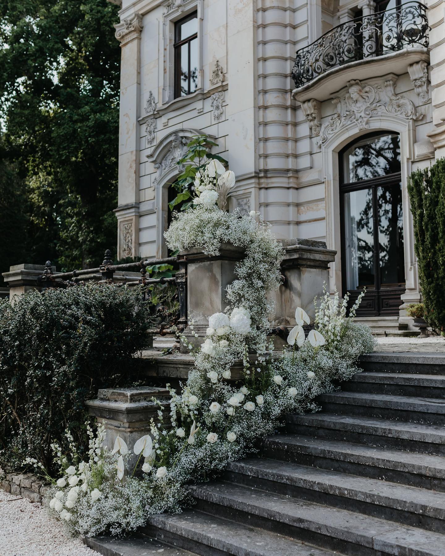 our beautiful @lorena.ubn in the new bridal collection of @martinalianabridal
Photography @karinawiebe_photography
Film @wildfirehearts.films
Gowns @martinalianabridal
Models @janinehassenrik @lorena_ubn
@kim.davut
Flowers & Decoration @houseoflove_cologne
Location: @stellarheni
Papeterie: @janinehassenrik