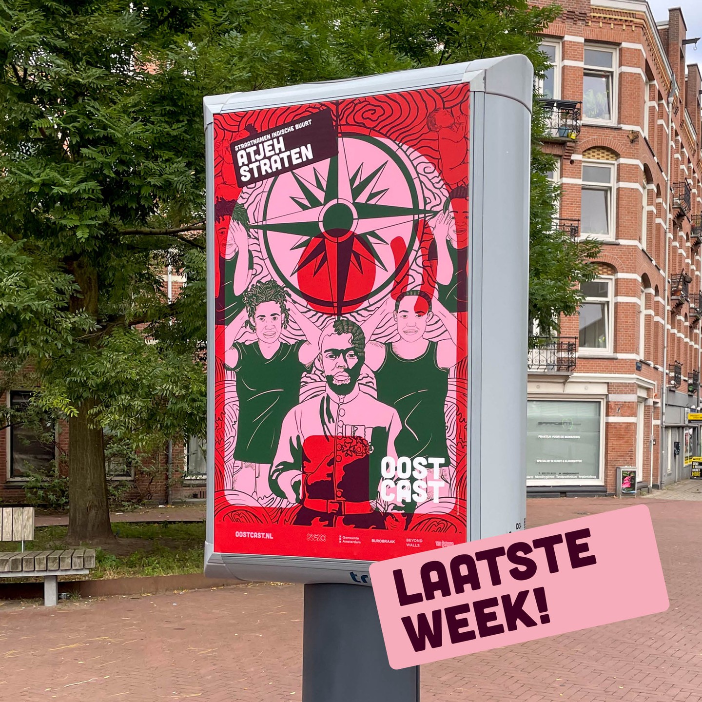 Laatste week
Loop nog tot 11 januari 2024 de wandelroute OOSTCAST Straatnamen Indische Buurt!
Atjeh
De Atjehstraten verwijzen naar de noordelijke punt van Sumatra. Maar Aceh (in hedendaagse spelling) was ook het strijdtoneel van twee lange oorlogen. De Aceh-oorlogen waren een reeks gewapende conflicten tussen Nederland en het sultanaat van Aceh. Het is een van de langste en bloedigste koloniale conflicten die ooit door Nederland werden uitgevochten. Voor de koloniale invasie was Aceh al eeuwenlang een bruisend gebied.
De Indische Buurt telt talloze straatnamen die vernoemd zijn naar eilanden en gebieden in Indonesië. OOSTCAST Straatnamen Indische Buurt nodigt je uit om meer te leren over de onderbelichte verhalen die hierachter schuilgaan. Het project bestaat uit een wandelroute, een podcast en artistieke reflecties over straatnamen en plekken in de Indische Buurt en daarnaast de tentoonstellingen in de Meevaart. Centraal staan de koloniale geschiedenis en verhalen van toen en nu.
Let ook op de straatstickers met de qr-code op de Riouwstraat en Balistraat. Scan de code en luister naar het verhaal achter deze straatnamen.
Voor meer informatie ga naar oostcast.nl/straatnamen-indische-buurt.
@burobraak
@beyondwalls.nl
@vangisteren.nu
@frederick_artist
@gigivangrevenbroek
@nsaliha
@dlorrej
@gemeenteamsterdam
@stichtingamsterdam750
@meevaart
#OOSTCAST #OOSTCASTIndischeBuurt#AmsterdamIndischeBuurt #GemeenteAmsterdam#750jaarAmsterdam #straatnamen #StraatNamenAmsterdam#KolonialeGeschiedenis #VerhalenUitOost #Podcast#PodcastAmsterdam #BijschriftenBijStraatnamen