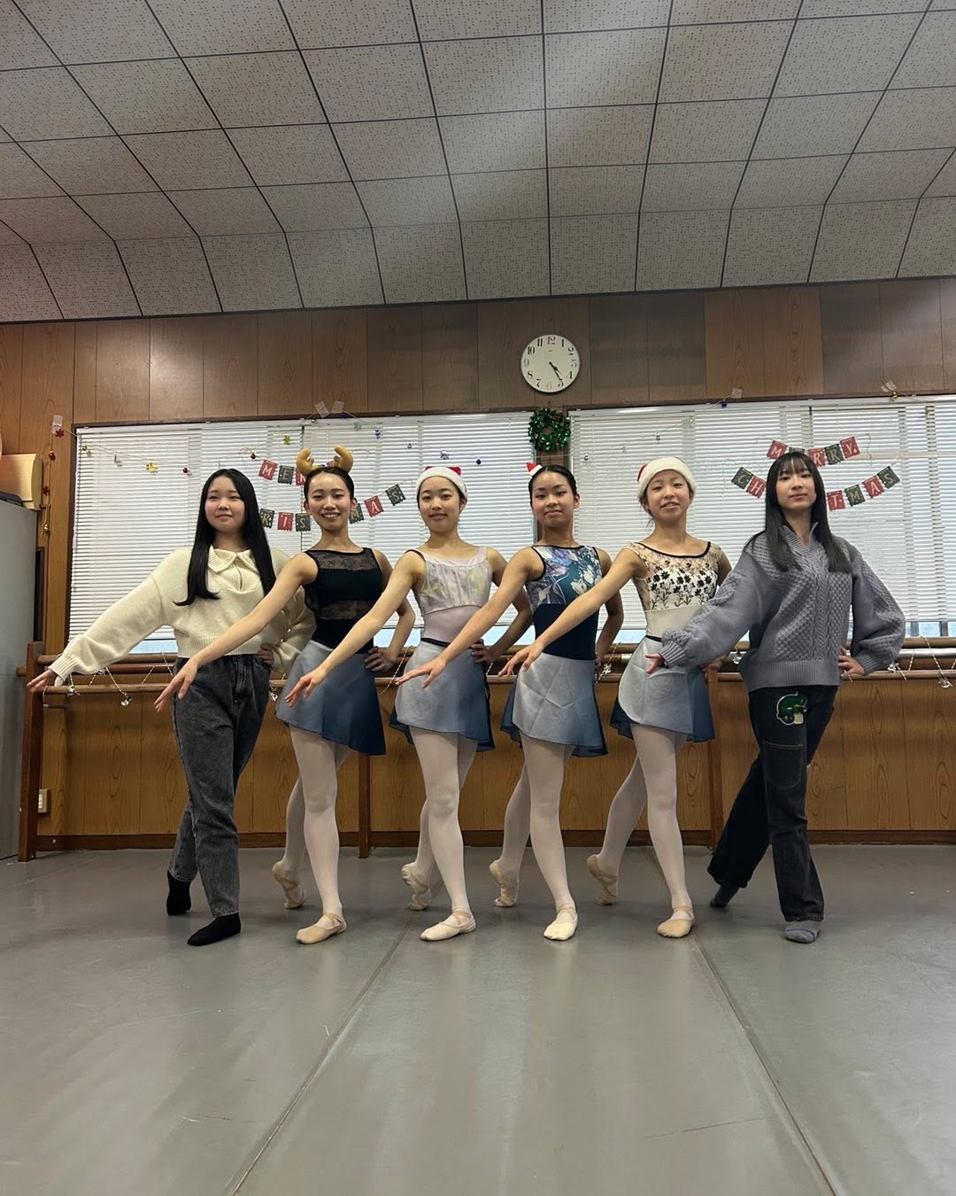 明けましておめでとうございます!
本年も、バレエの楽しさを満喫しながら、
レッスンに励みます! どうぞ宜しくお願いいたします。 #バレエ #真島バレエ #コンテンポラリーダンス #生徒募集中 #大人バレエ #Majima ballet #dance emerge