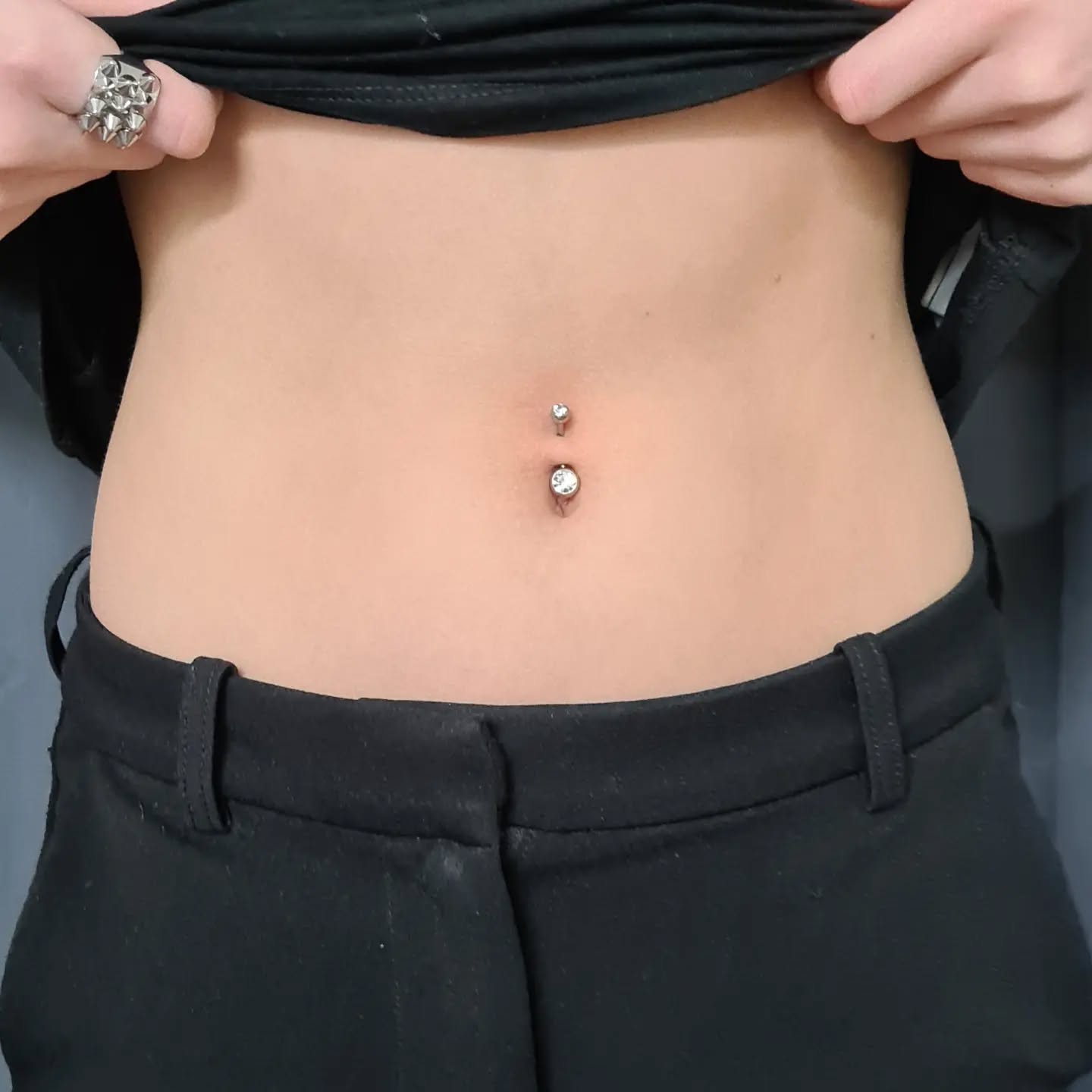 #bellybuttonpiercing #piercersinceyear2000 #navelpiercing #hÀssleholm #evilwomanbodypiercing by @ulrikaluckabauer