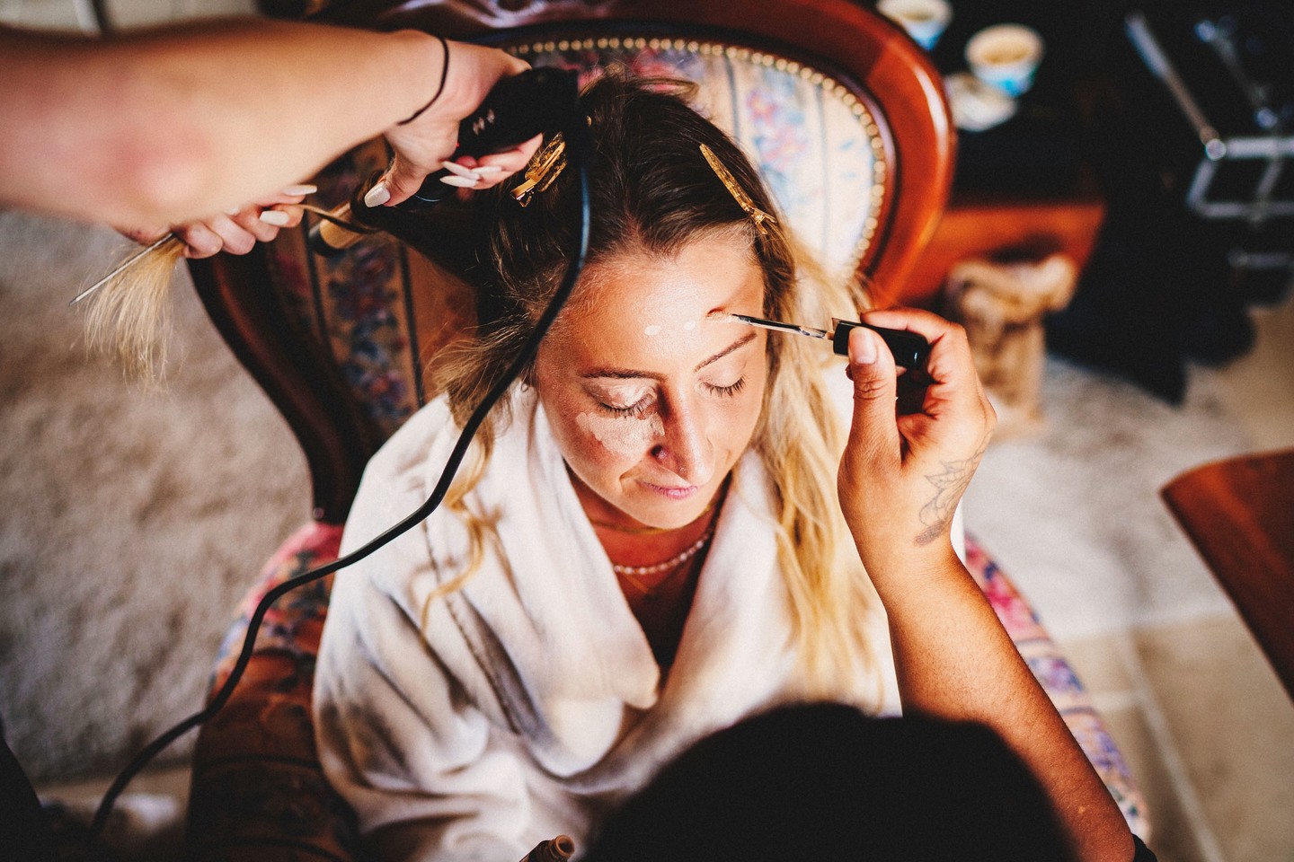 Hochzeit von Jaime & Fabian.. Eine wunderschöne, extrem stimmungsvolle US/Deutsche Hochzeit im thüringischen Sonneberg..
#hochzeitsfotos #hochzeitsfotograf #hochzeitsreportage #weddingpics #weddingphotography #brautpaar #brautkleid #lookslikefilm #hochzeitsfotoswürzburg
#hochzeitsfotografwürzburg #hochzeitsfotosfrankfurt #storytelling #storytellingphotography #burgsonneberg #gettingready #makeup #sonneberg