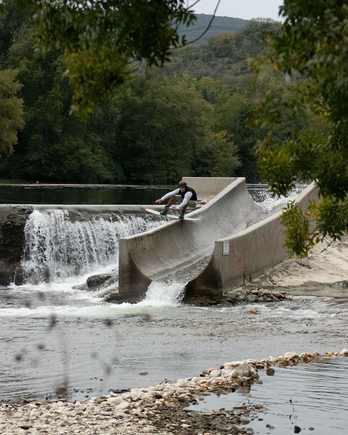 ☝🏻wise words @nicovonlerchenfeld
„It’s so sick how wakeboarding makes you get out of your comfort zone and pushes yourself. At the same time I have learnt to do it in a way that I feel comfortable with. Calculated risk, not dumb risk.
When that all works out it’s just so damned satisfying!“
Photo: @annefreyer
@ourhouse.de
#pulledbysculpture #ourhouse #deutschesporthilfe
