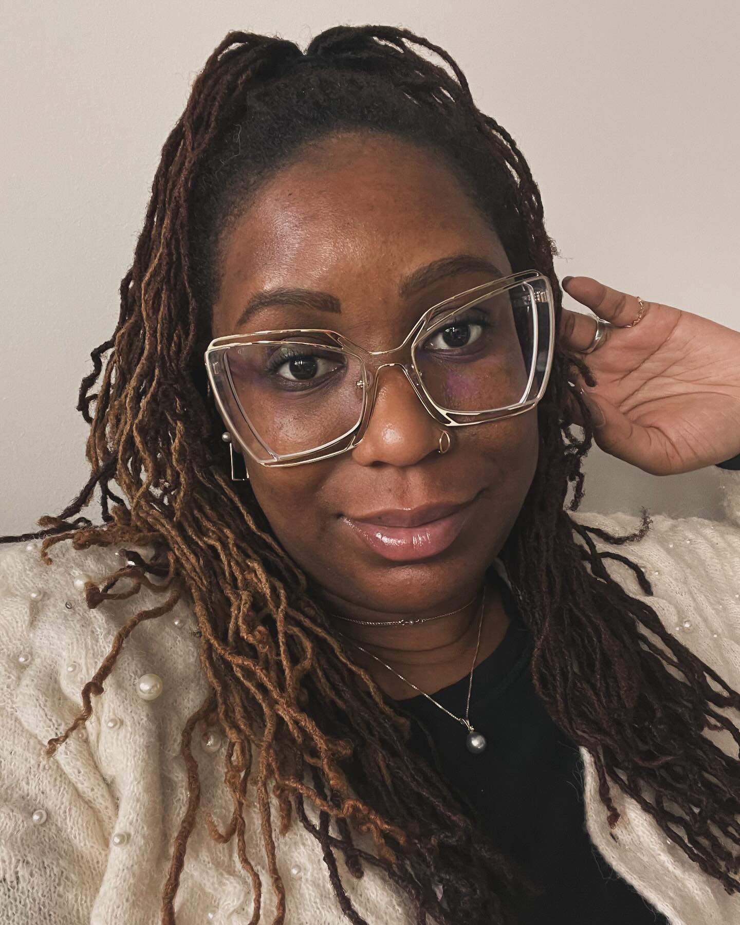 “Setting intentions for a transformative 2024 – crafting my path with purpose and embracing the journey ahead. ✨
Knowing the difference between goals and dreams and allowing your intentions to guide you there. Goals are specific, measurable, attainable, relevant, and time-bound while, dreams are general ideas or visions of what you want to achieve.
Happy New Year!
#SelfieBetweenSessions #NashvilleTherapist #MentalHealth #BlackTherapist