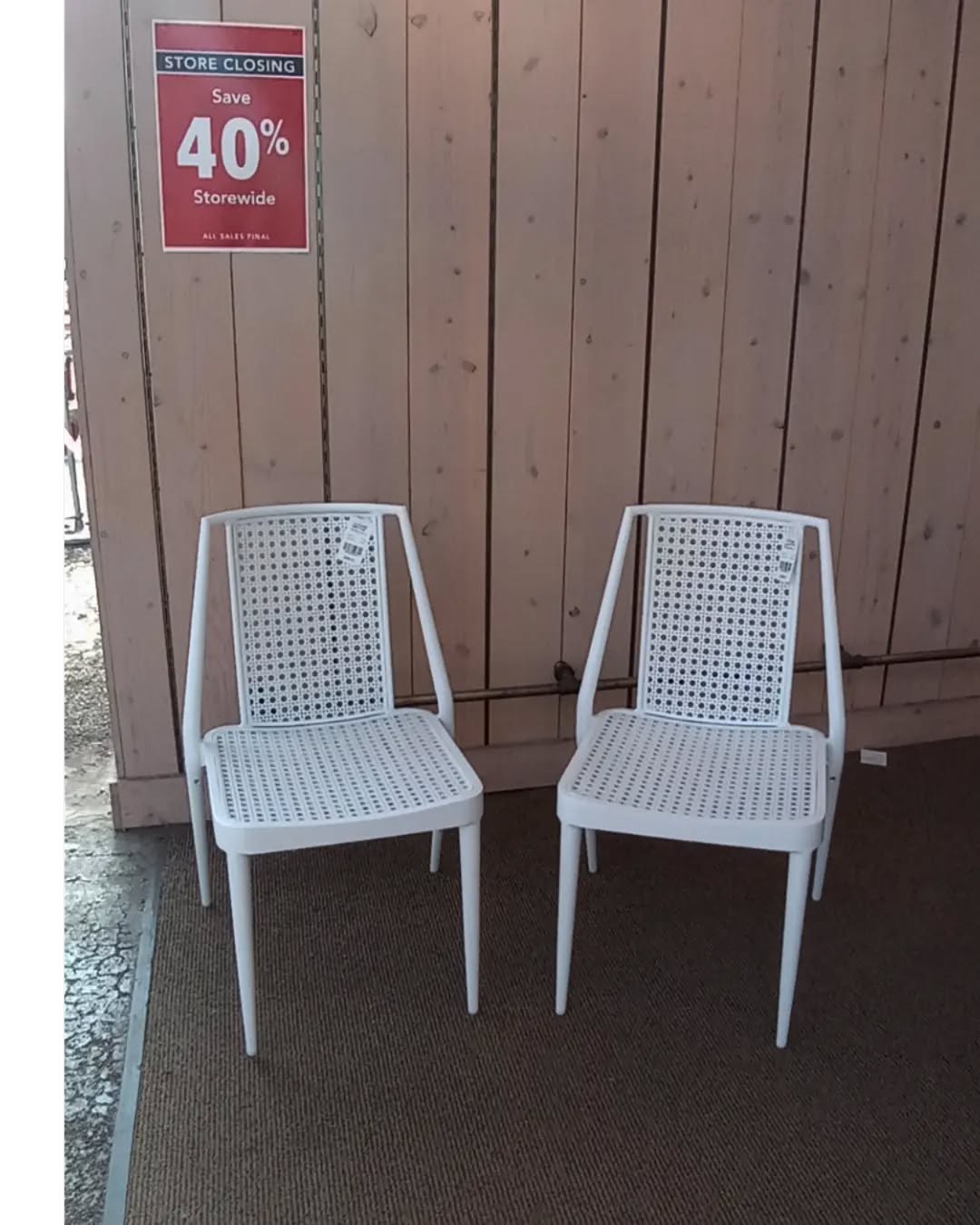 The current Molbak's inventory as far as gifts and decor is down to about 2 tables, however they still have a decent selection of outdoor furniture and have started selling display shelves. If you're looking for old doors, shelving, or large holiday backdrops now is the time!
And it's 40% off. The official last day is at the end of the month but I assume there will be nothing left at that time.
Alexa's cafe is the only thing that looks the same inside Molbak's 😭 This is definitely the end of an era. I am wishing the best path forward for Molbak's hundreds of employees and many vendors. And for all of us who frequent Woodinville and found a sense of community here.
Don't forget - Alexa's will still be available in their Bothell location!
@molbaks @alexascafeandcatering