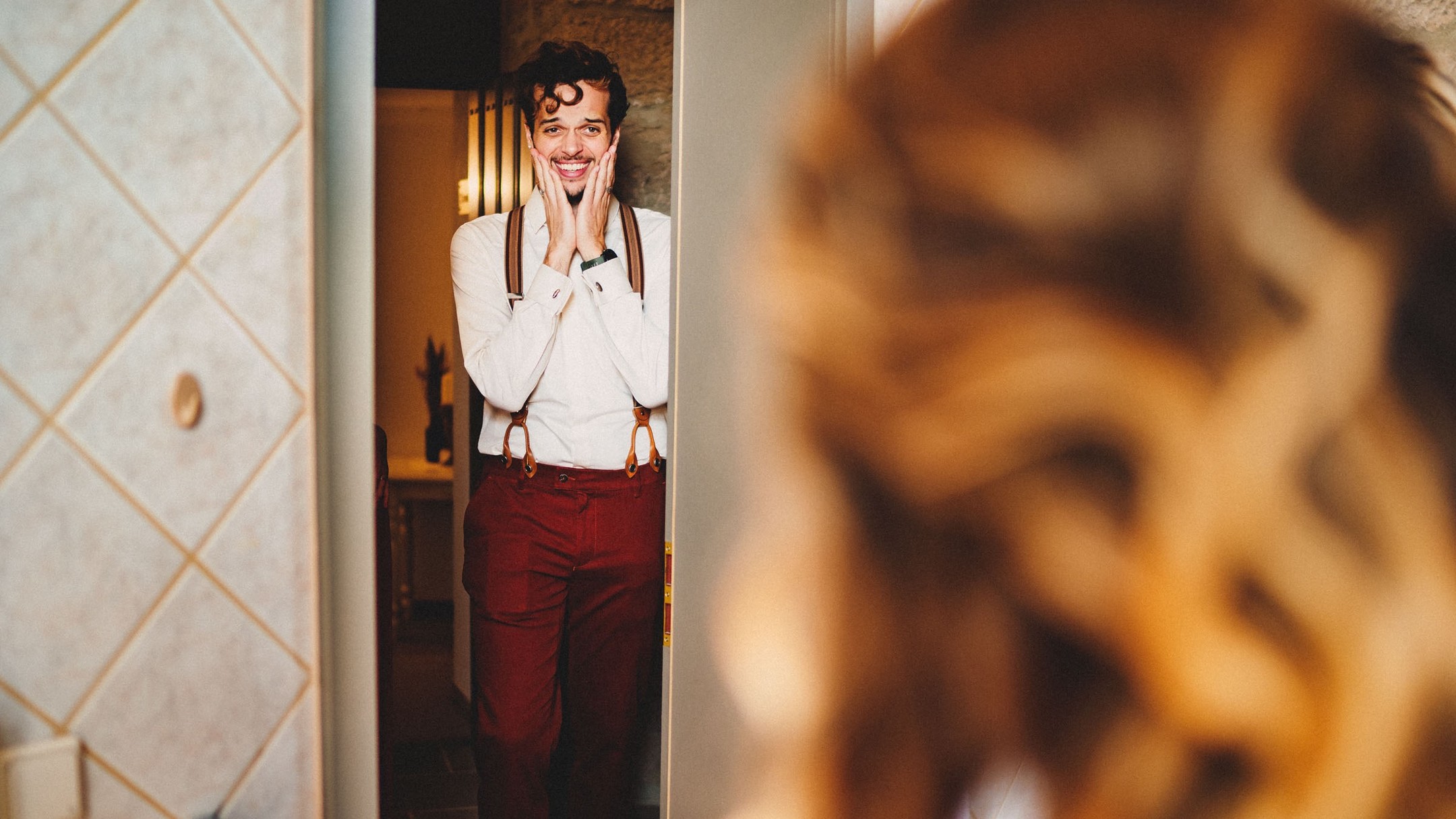 Hochzeit von Jaime & Fabian.. Eine wunderschöne, extrem stimmungsvolle US/Deutsche Hochzeit im thüringischen Sonneberg..
#hochzeitsfotos #hochzeitsfotograf #hochzeitsreportage #weddingpics #weddingphotography #brautpaar #brautkleid #lookslikefilm #hochzeitsfotoswürzburg
#hochzeitsfotografwürzburg #hochzeitsfotosfrankfurt #storytelling #storytellingphotography #burgsonneberg #gettingready #makeup #sonneberg