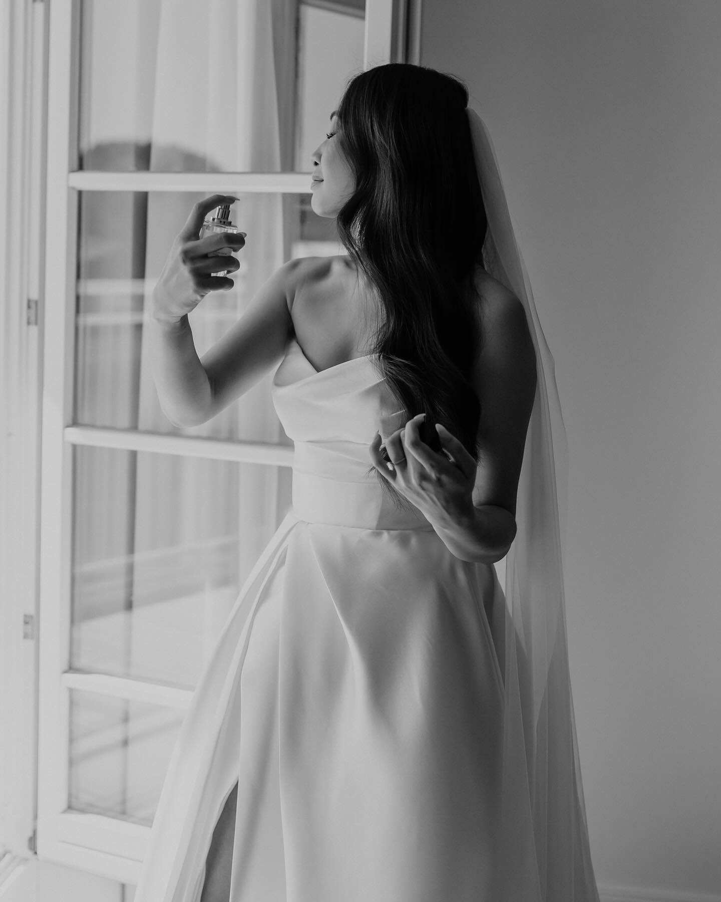 A wedding morning full of magic | wedding trailer on YouTube, link in the bio
photo @karinawiebe_photography
wedding designed & planned @marrybylen @qt.weds
venue @preciseresortschwielowsee
h+m @chrisbaer.makeup
