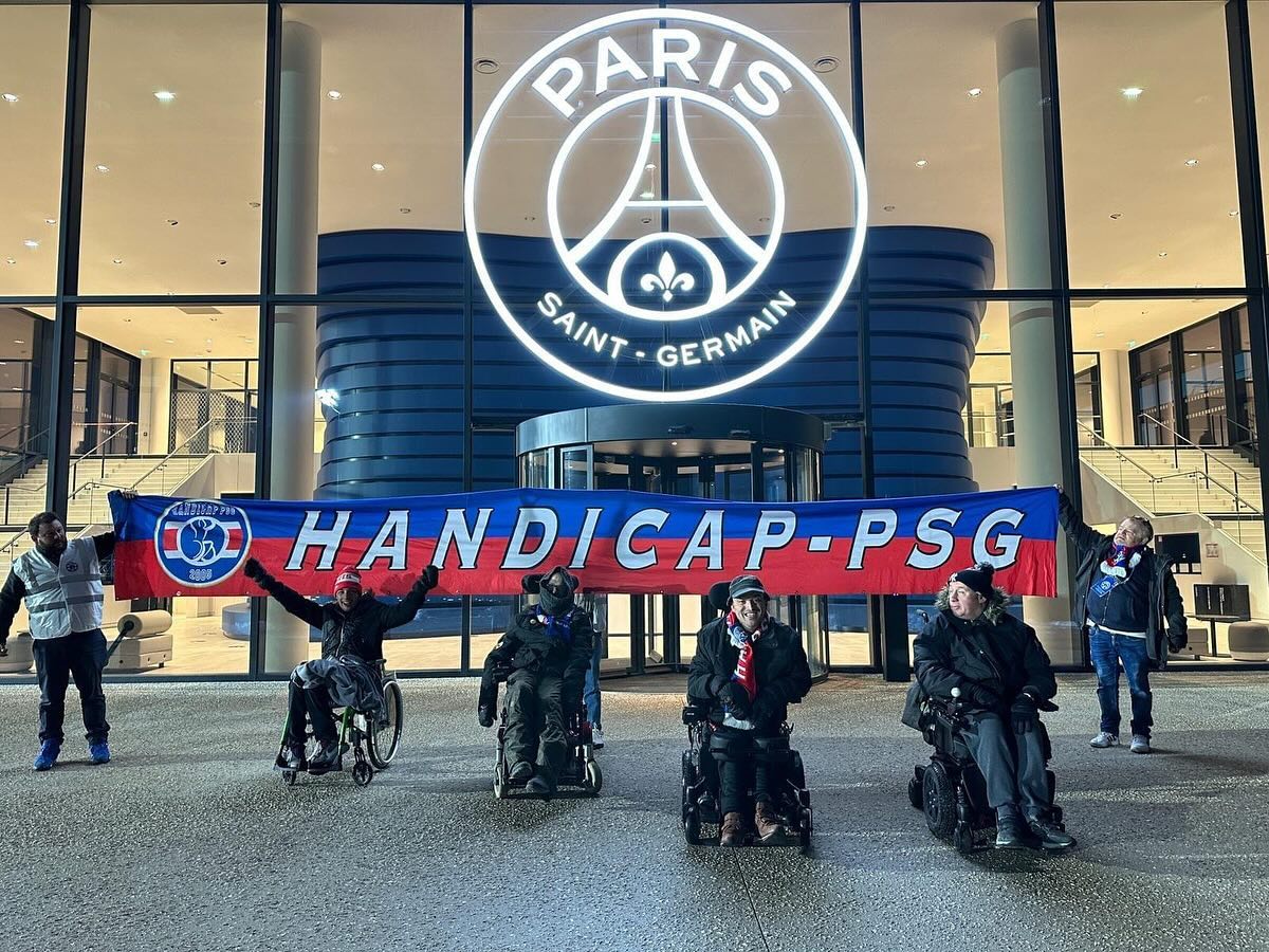 C’est une première pour notre association, nous sommes au tout nouveau Campus PSG à Poissy pour supporter @psg_feminines face à Bordeaux en D1 Arkema !
#psgfeminine #campuspsg #psg #handicappsg