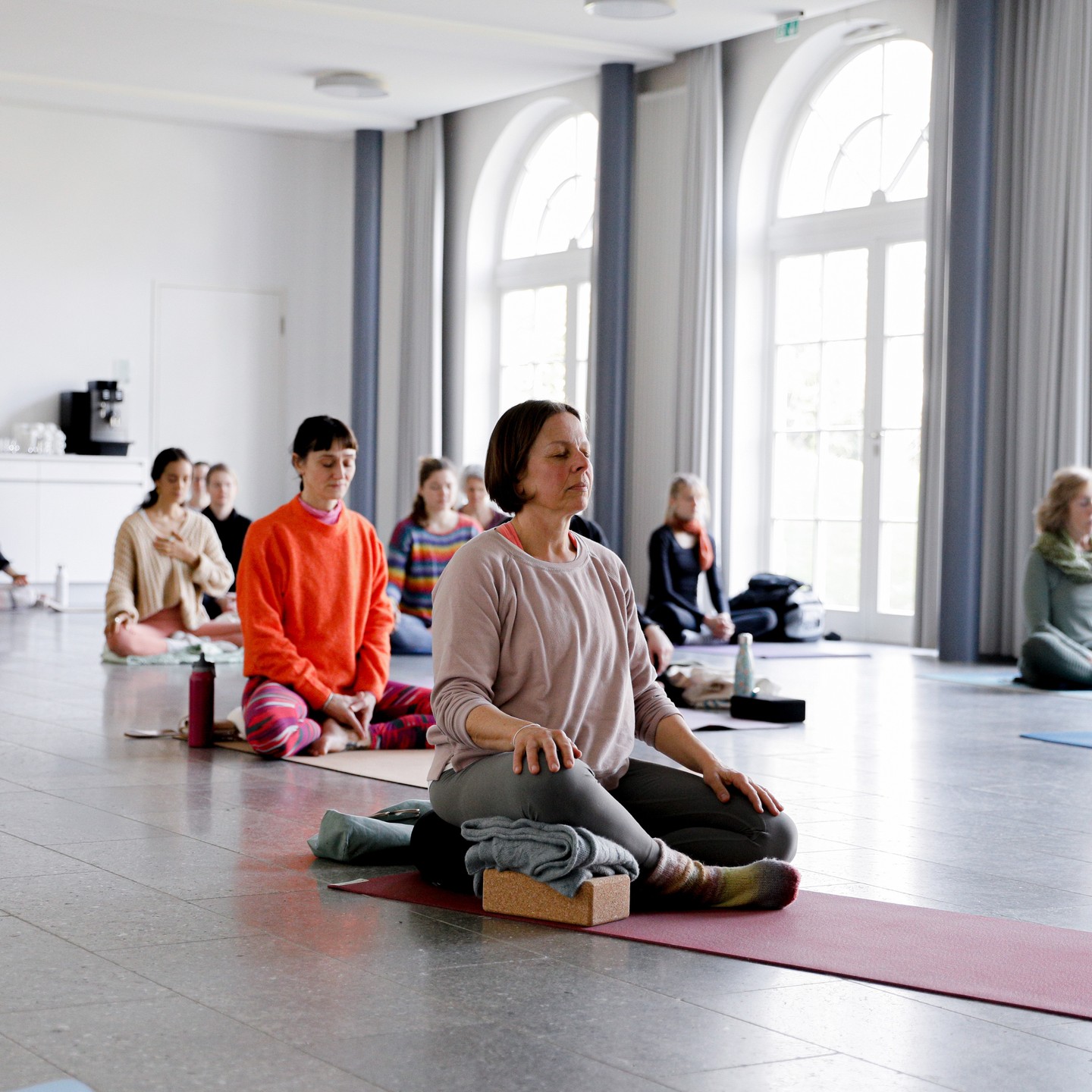 "To a mind that is still, a whole universe surrenders."
(Lao Tzu)
Impression Om Days 2023 ❤️
Schon ganz bald dürfen wir miteinander neue Yogamomente erleben, wunderschöne Energie kreieren und einmalige Yogafestival-Tage geniessen.
Vergiss nicht, dir dein Ticket zu sichern und dir die Om Days in deiner Agenda einzutragen 😊
#omdays #yogafestival #yoga #yogaweekend #yogaaarau #yogaaargau #yogaliebe #yogafürdich #yogateacher #yogastunden #yogaflow #meditation #mantra #yogalove