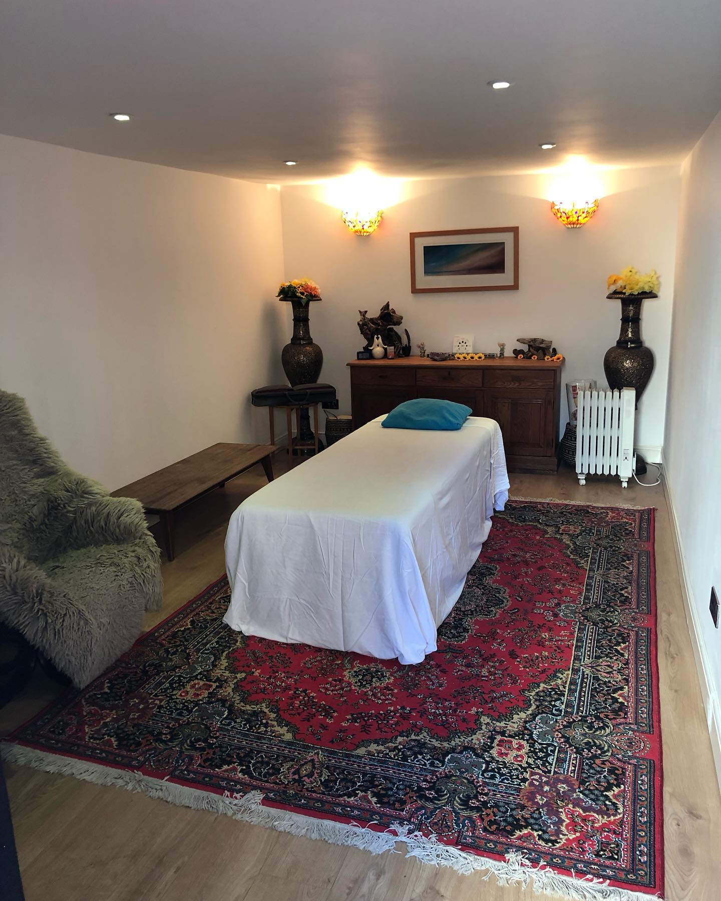 Very excited to be opening up my treatment space from Tuesday 6th February-exciting :)
Offering
Winter warmer warm bamboo massage
Deeply nourishing, balancing, relaxing reflexology
Lymphatic shifting bellabaci (cupping massage)
Revitalising neck, head, shoulders Indian Head Massage
Ear candling with facial massage
Sacred Drum healing
Weekday evenings from 7pm
Saturdays from 10am onwards
Really looking forward to seeing you Send me a message to book a session
Love hugs happiness, Helen :) xx