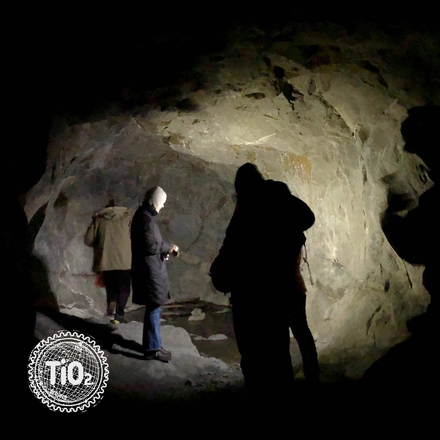 This week, The TiO2 Project will present work at The Artistic Research Week 2024 at
Oslo National Academy of the Arts. Marte Johnslien and the MA/MoW group will give the presentation
“TiO2: The Materiality of White”.
Photo: From fieldwork in the Blåfjell mine, Marte Johnslien. @khio_artandcraft @khioceramics @khio