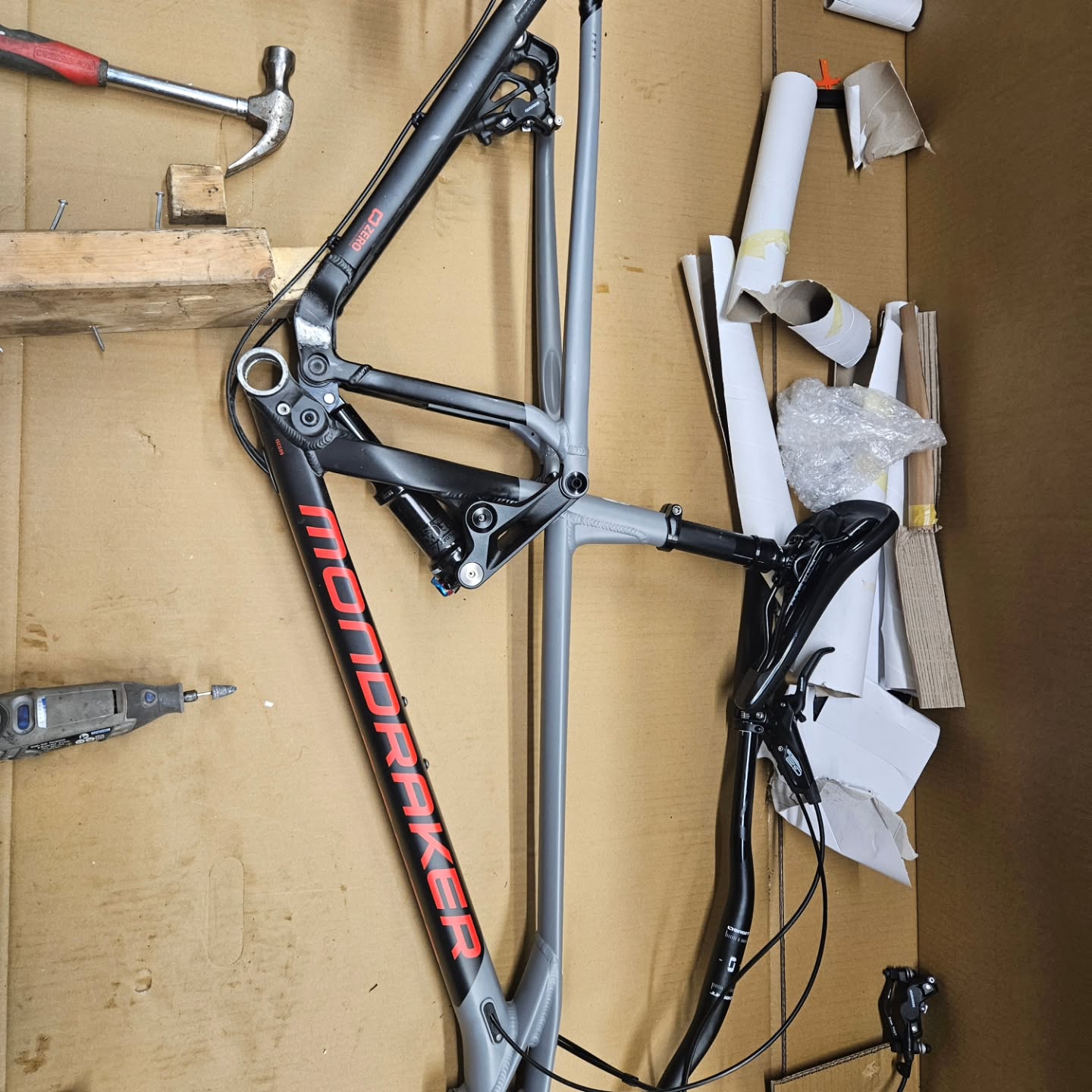 2024 starter med en Custom bygget
Mondraker Foxy 🤩 build part 1
#customebikes.no #customebikes #customelectricbikes #fulldemper #elsykkelkonverting #bafang #bafangmotor #ebikes #elsykkel #elsykkelkit