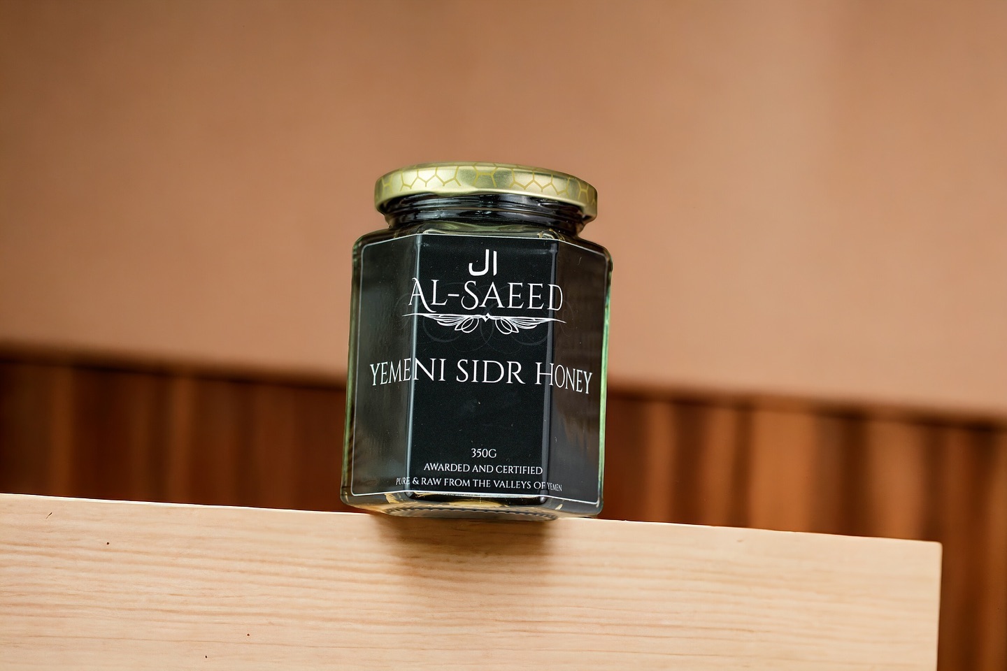 Guaranteed to be the best tasting honey! Even bears canāt resist! In a world of honey, Yemeni Sidr Honey stands as a timeless masterpiece. Close your eyes, take a spoonful, and let it transport you to the heart of Yemenās untouched wilderness. Available at www.alsaeed.co!
.
.
.
.
.
.
#yemenisidrhoney #honey #organic #healthy #diet #smallbusiness #viral #instagood #fyp #fypć·