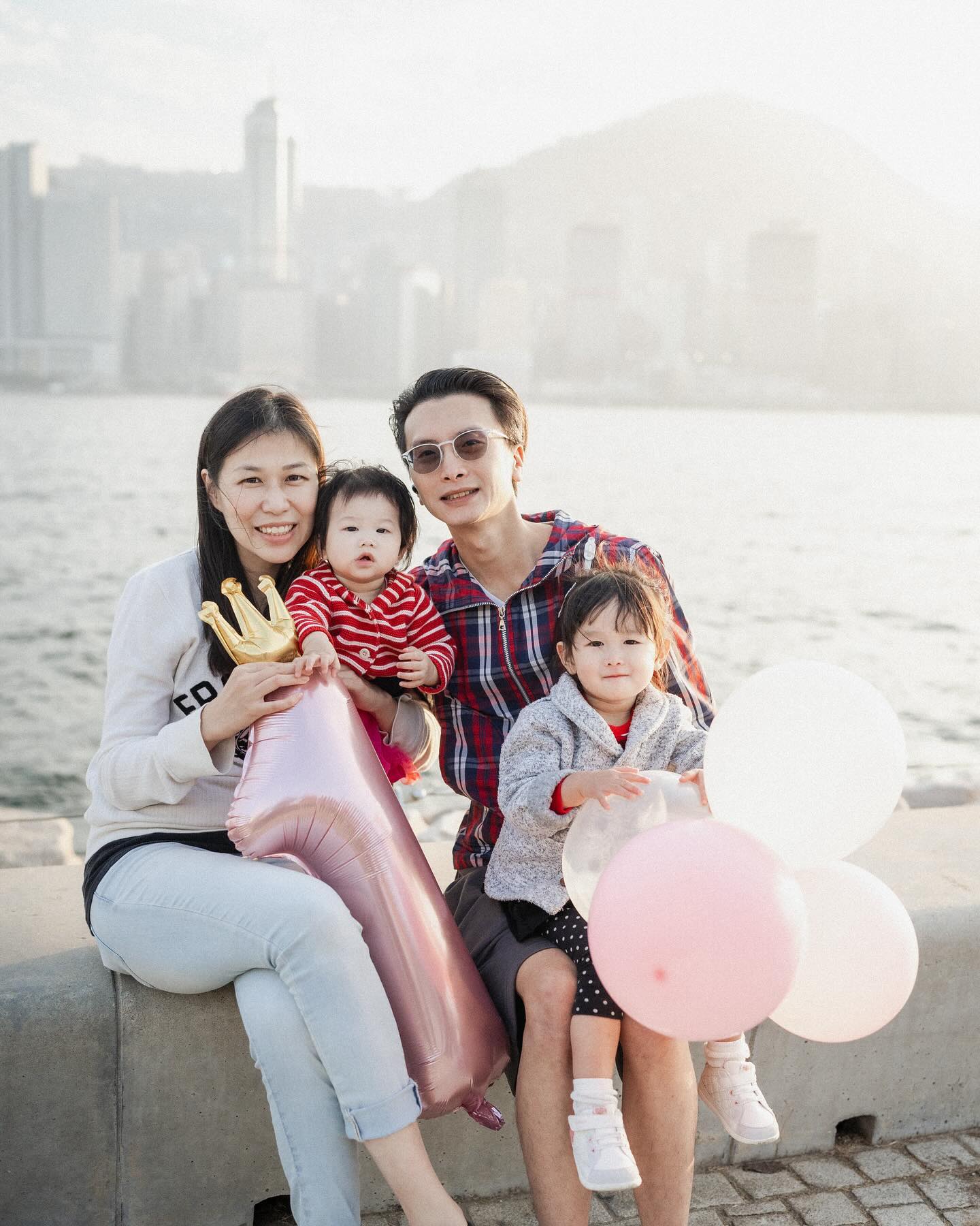 One of happiest thing of being a family photographer is documenting the growth of my clients’ family and their kids! 1