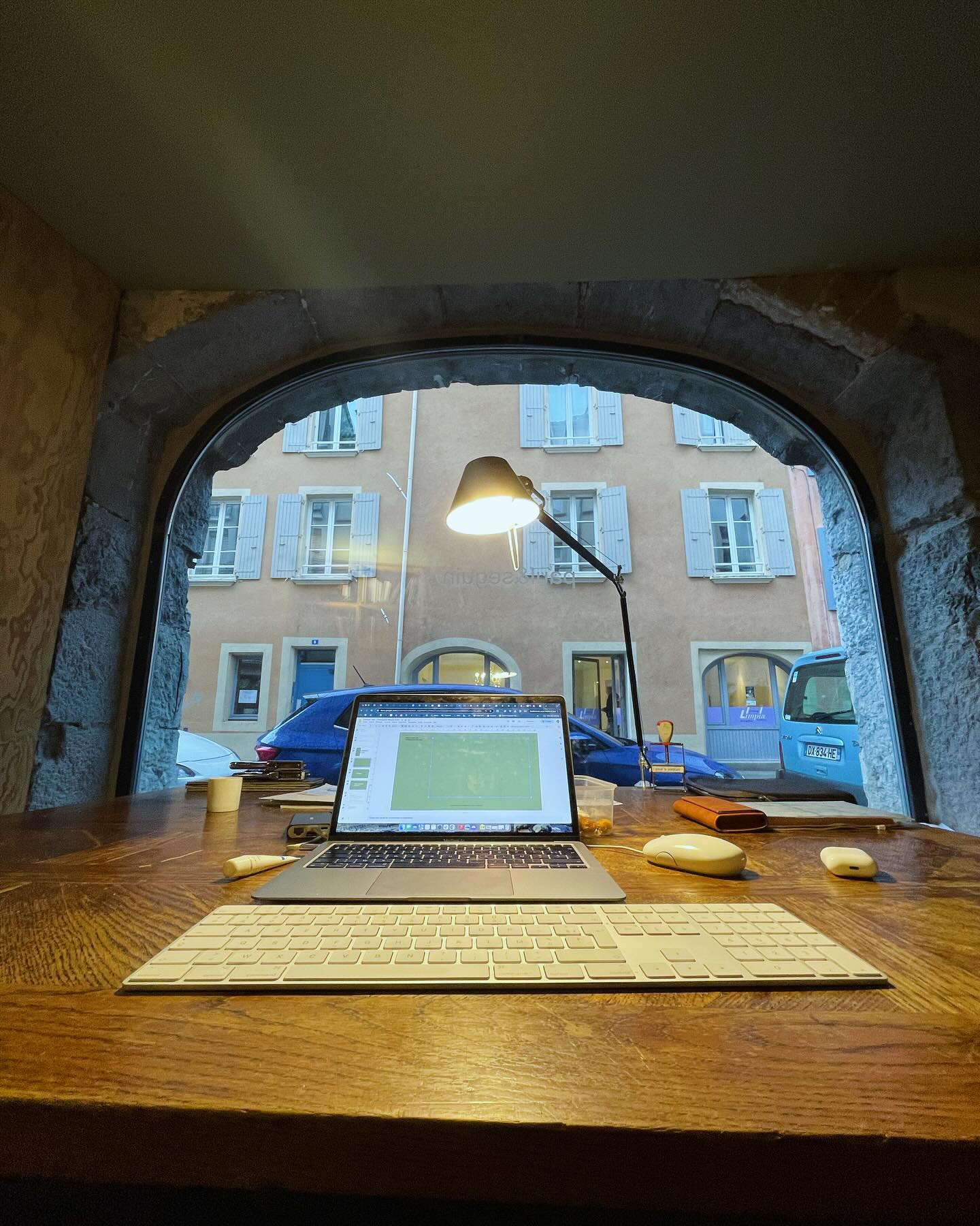 Travail nomade - vue sur rue