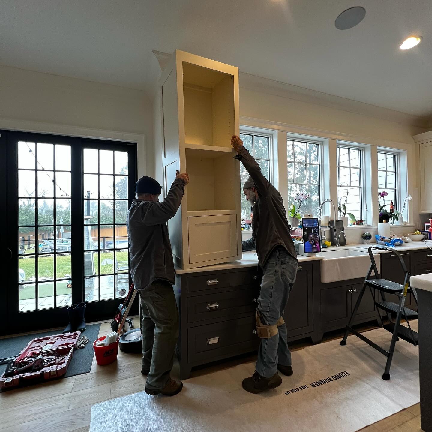 Completing a clean, classic design for an open living room/kitchen floor plan. Happy Friday!