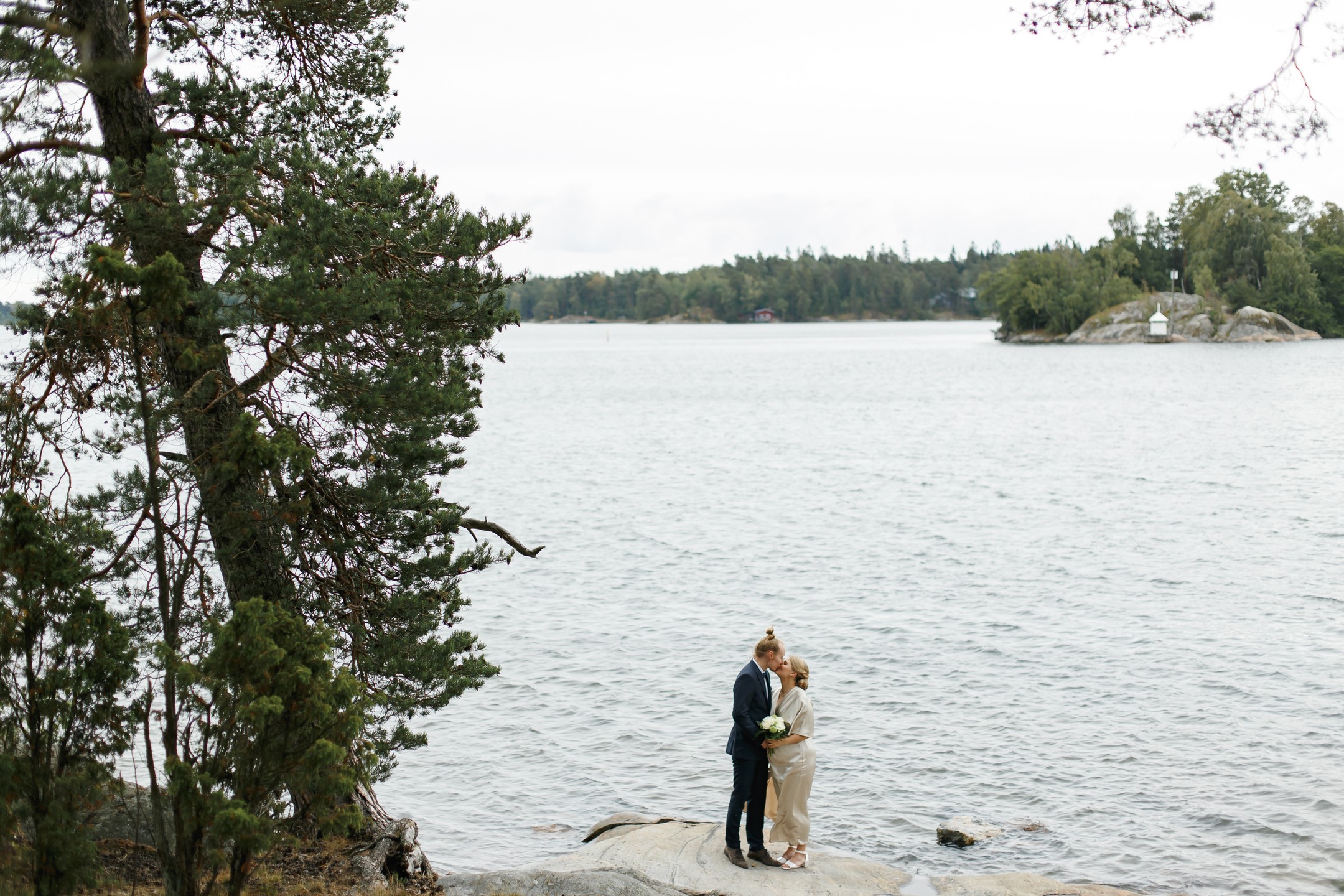 Ole varovainen unelmiesi kanssa
Vuonna 2020 työskentelin Ukrainassa kauniissa kaupungissa Harkova, en nyt ymmärrä, miten ehdin ottaa niin paljon valokuvia, mutta tein työni nopeasti ja laadukkaasti. Vuonna 2020 unelmoin siitä, että jonain päivänä tulevaisuudessa ottaisin valokuvia ulkomailla, nyt asun Suomessa. Unelmani toteutui, mutta valitettavasti kuljin liian vaikean polun. Ole varovainen unelmiesi kanssa. Aikanaan unelmat muuttuvat todellisuudeksi."Lisää kuvia sivustolla www.didykmaksim.com
#weddingphotographervantaa#weddingphotographerhelsinki#photographerespoo#photographerhelsinki#helsinkiphotography#valokuvaajaespoo#valokuvaajavantaa#valokuvaajahelsinki#weddinghelsinki#weddingespoo#hääkuvaajaturku#hääkuvaajaespoo#hääkuvaajavantaa#hääkuvaajahelsinki#фотографхельсинки#свадебныйфотографхельсинки#perhekuvaajahelsinki#perhekuvaajaespoo#perhekuvaajavantaa#perhekuvaushelsinki#perhekuvausespoo#weddingphotographerespoo#finlandweddingphotographer#häät2024 #hääkuvaaja#hääkuvaajat#hääyrittäjät#perhekuvaus#valokuvaajatsuomi
