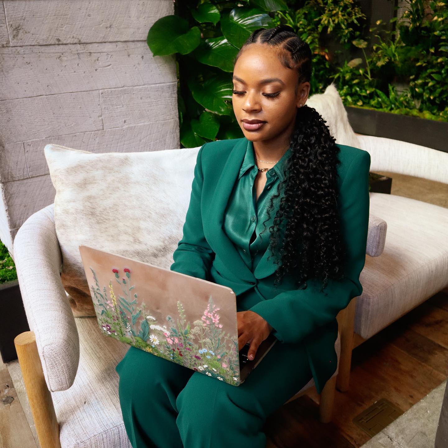 Save this! How to Prep for an Interview:
Lean about the company
- You can use ChatGPT (Prompt: I’m preparing for an
upcoming interview with XYZ company for an ABC
role. Please provide me with all the information I
need to be a well informed candidate.)
Practice answering core questions (use skills from
the job description)
- Tell me about yourself
- Why are you interested in this position
- Strengths/weaknesses
STAR answers (or PAR)
- Prep 3-5 stories to use for a TON of behavioral
questions (“Tell me about a time”)
- Share: the situation, your task, what you did, and
HOW IT HELPED THE TEAM OR COMPANY
Prep 2-3 questions to ask at the end of the
interview:
- Don’t forget “What are the next steps and who can
I contact if I have questions about the process?”
REMEMBER TO SEND A THANK YOU EMAIL
Make sure to join my broadcast channel where I’ll be sharing more tips like these! ✍🏽