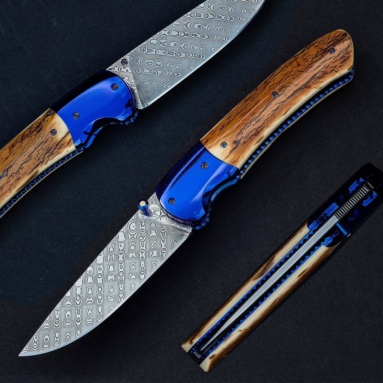 HELIX in blue - mammoth ivory scales, #FFMARTENSITE stainless damascus - Timelapse pattern, anodized titanium bolsters and liners.
Powered by @futuronforge
#stainlessfuturon #stainlessdamascus #oneofakind #mammothivory