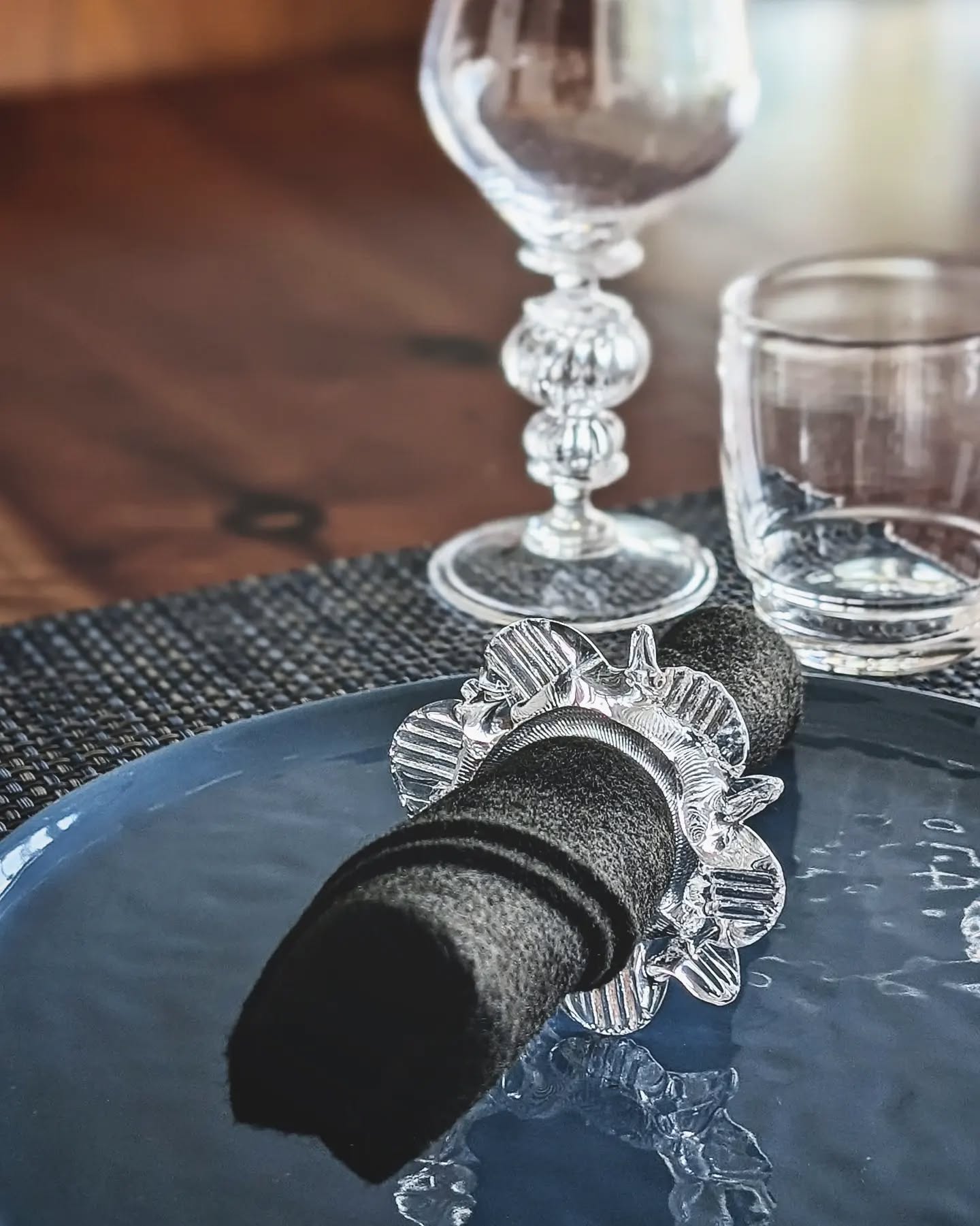 It's the little things.
.
Complete any set with these napkin rings and more. Let us know what you're thinking and I'm sure we can make it happen.
.
#interior #design #accessories #glass #crystal #clear #flower #ring #wrap #juicy #classy #fancy #tabledecor #set #dishes #wares #decor #lighting #chandelier #traditional #classic