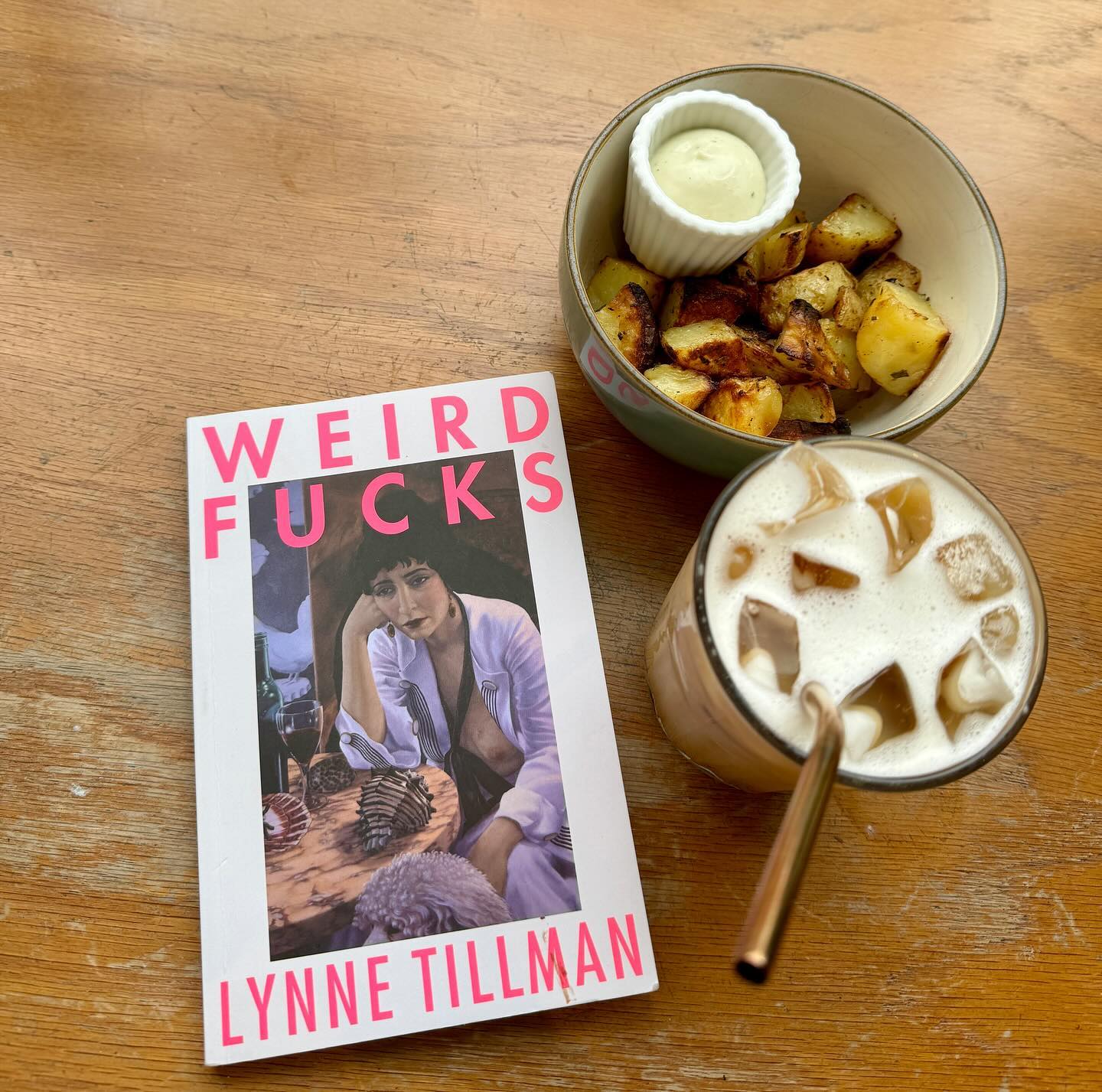 First book of the year! (Fell off the reading bandwagon for a while but I’m back!)
•••
#book #booklover #bookstagram #weirdfucks #coffee #latte