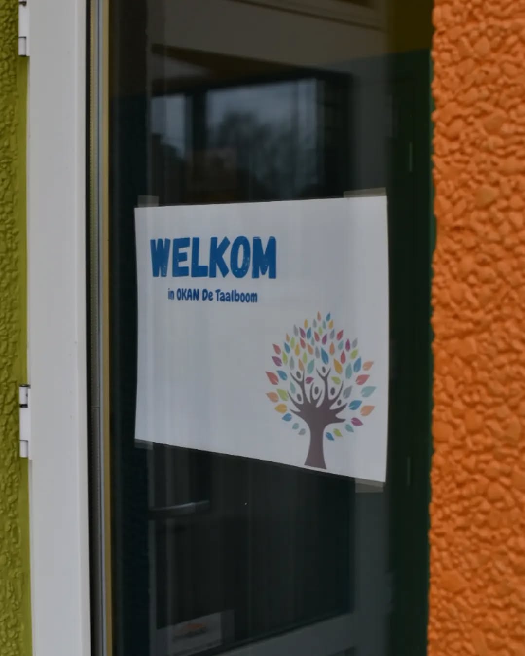 Een dinsdag in OKAN De Taalboom, dat is...
Een warme welkom krijgen, werken op de laptop, Nederlands leren, woordenschatlijstjes maken, deelnemen aan het medisch onderzoek, samen met vrienden leren en zoveel meer ๐คฉ