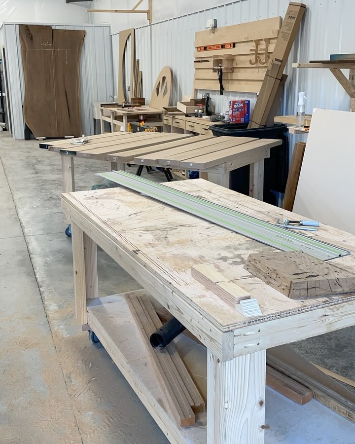 Making short work of these 2” thick white oak pieces.
My new shop mate is fitting in nicely.