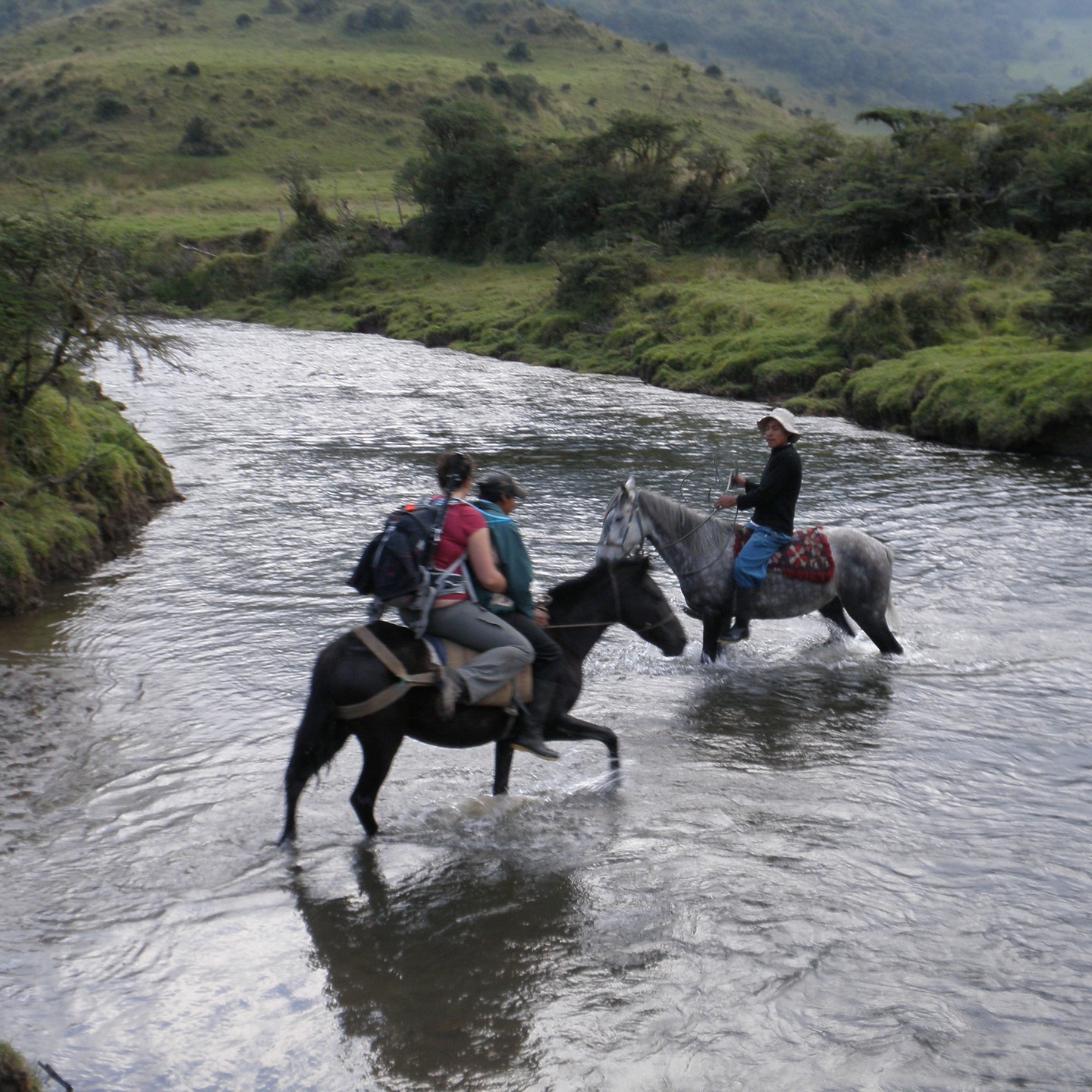 River crossing on the Piñán Lakes trek