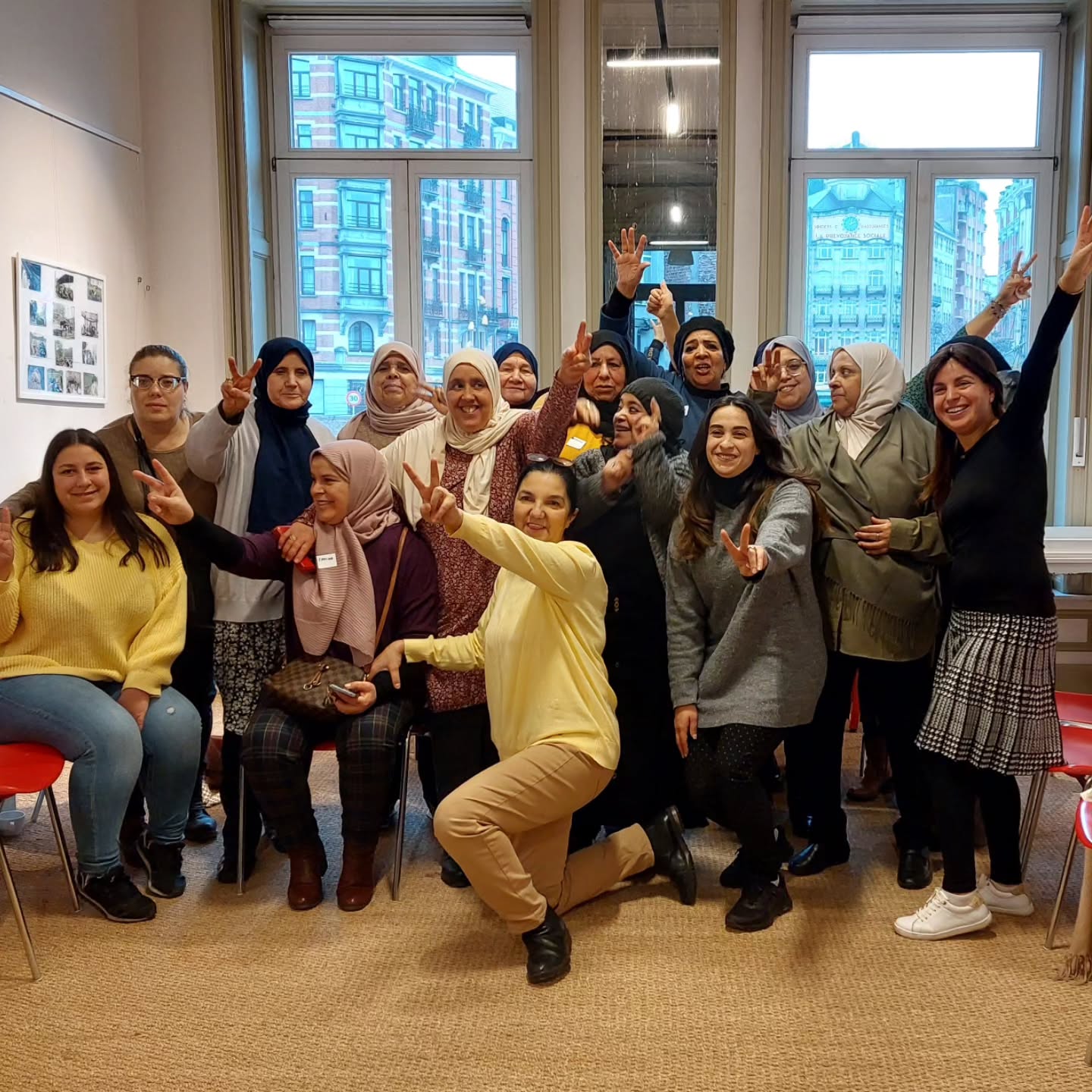 Nous sommes allées dans une maison de quartier à la rencontre de femmes musulmanes afin d'apprendre à mieux se connaßtre et à respecter toutes les religions, croyances et cultures